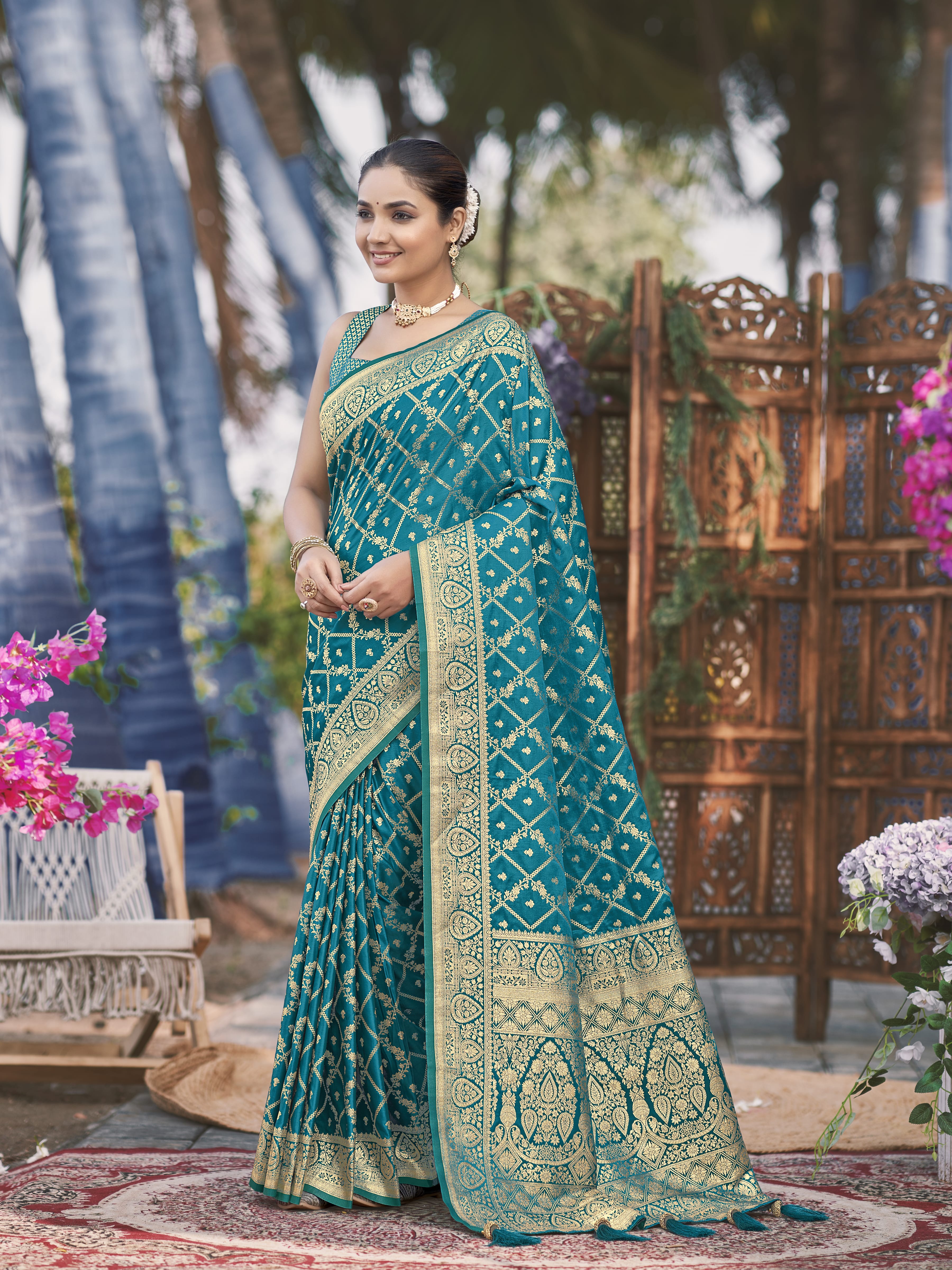 MANOHARI Banarasi Silk Blend Jacquard Work Saree - Turquoise - Dista