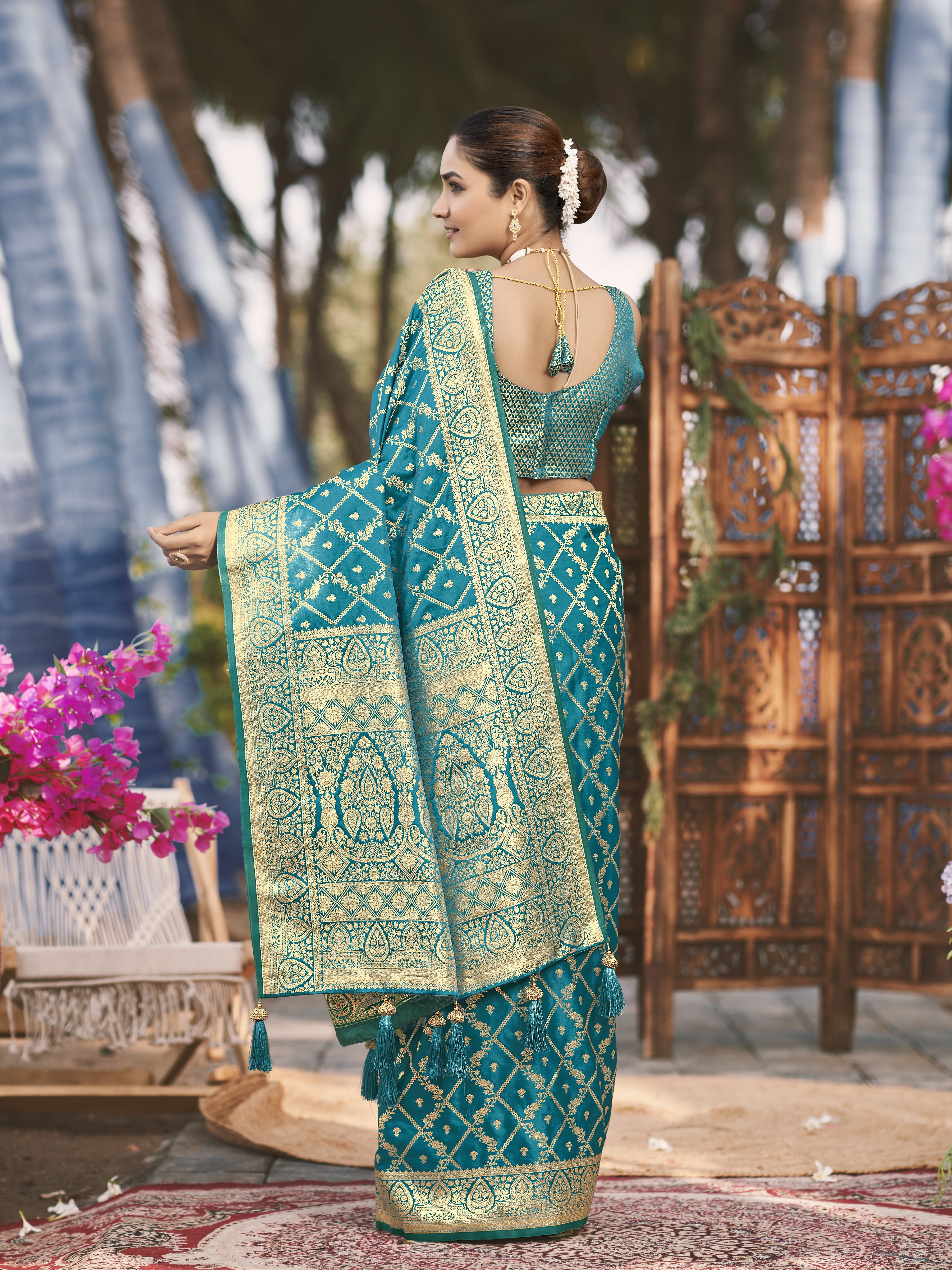 MANOHARI Banarasi Silk Blend Jacquard Work Saree - Turquoise - Dista
