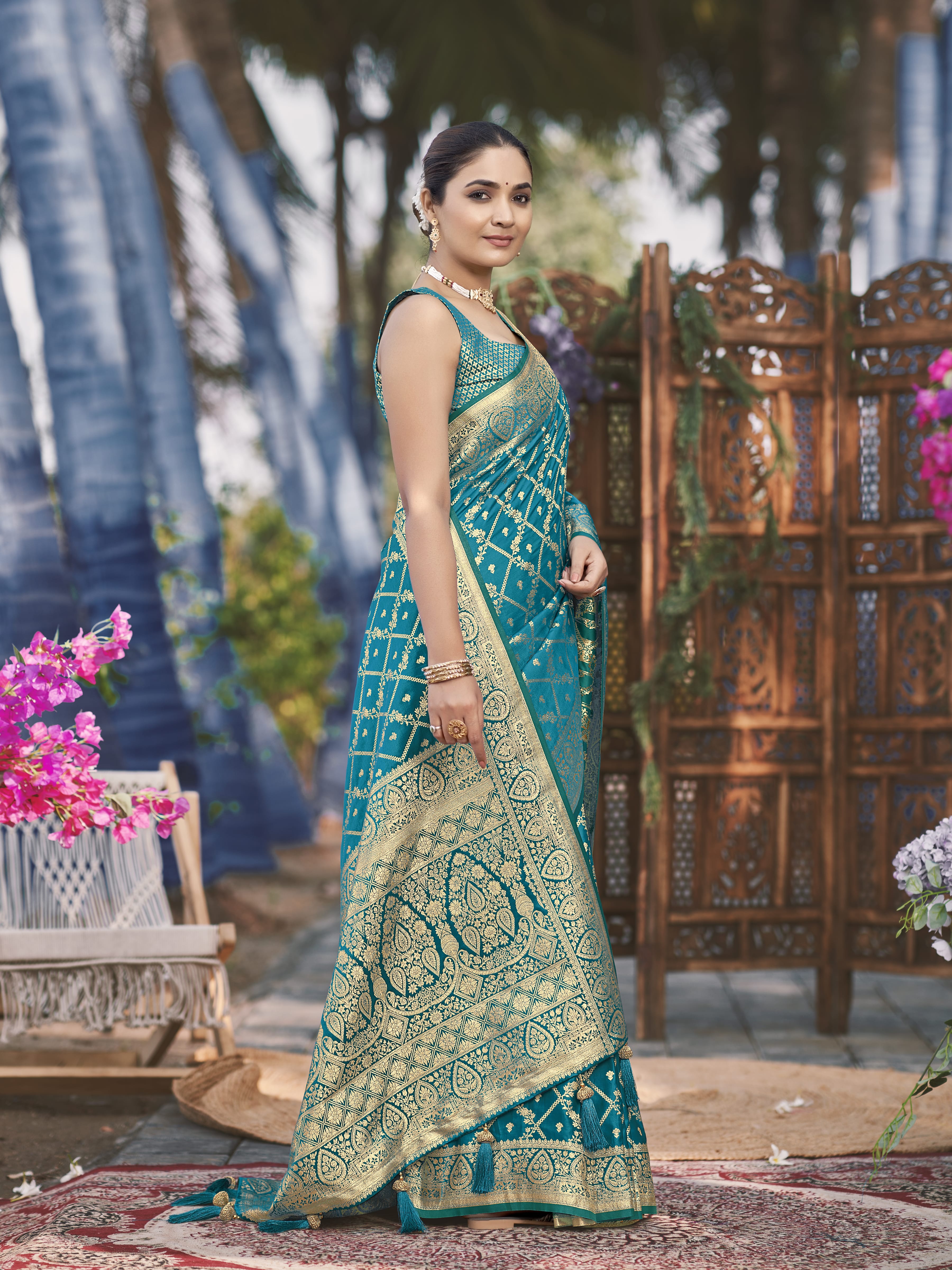 MANOHARI Banarasi Silk Blend Jacquard Work Saree - Turquoise - Dista