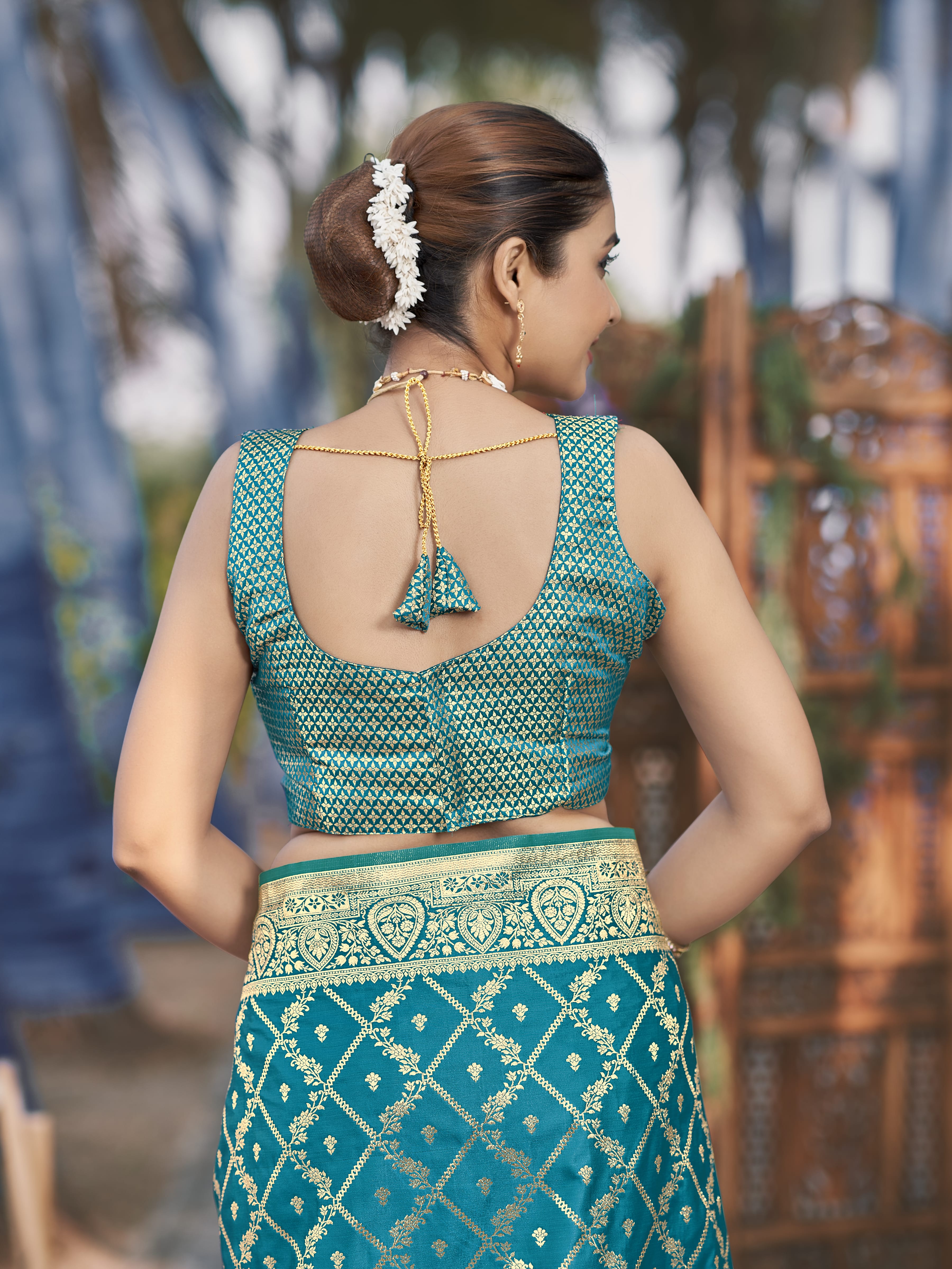 MANOHARI Banarasi Silk Blend Jacquard Work Saree - Turquoise - Dista