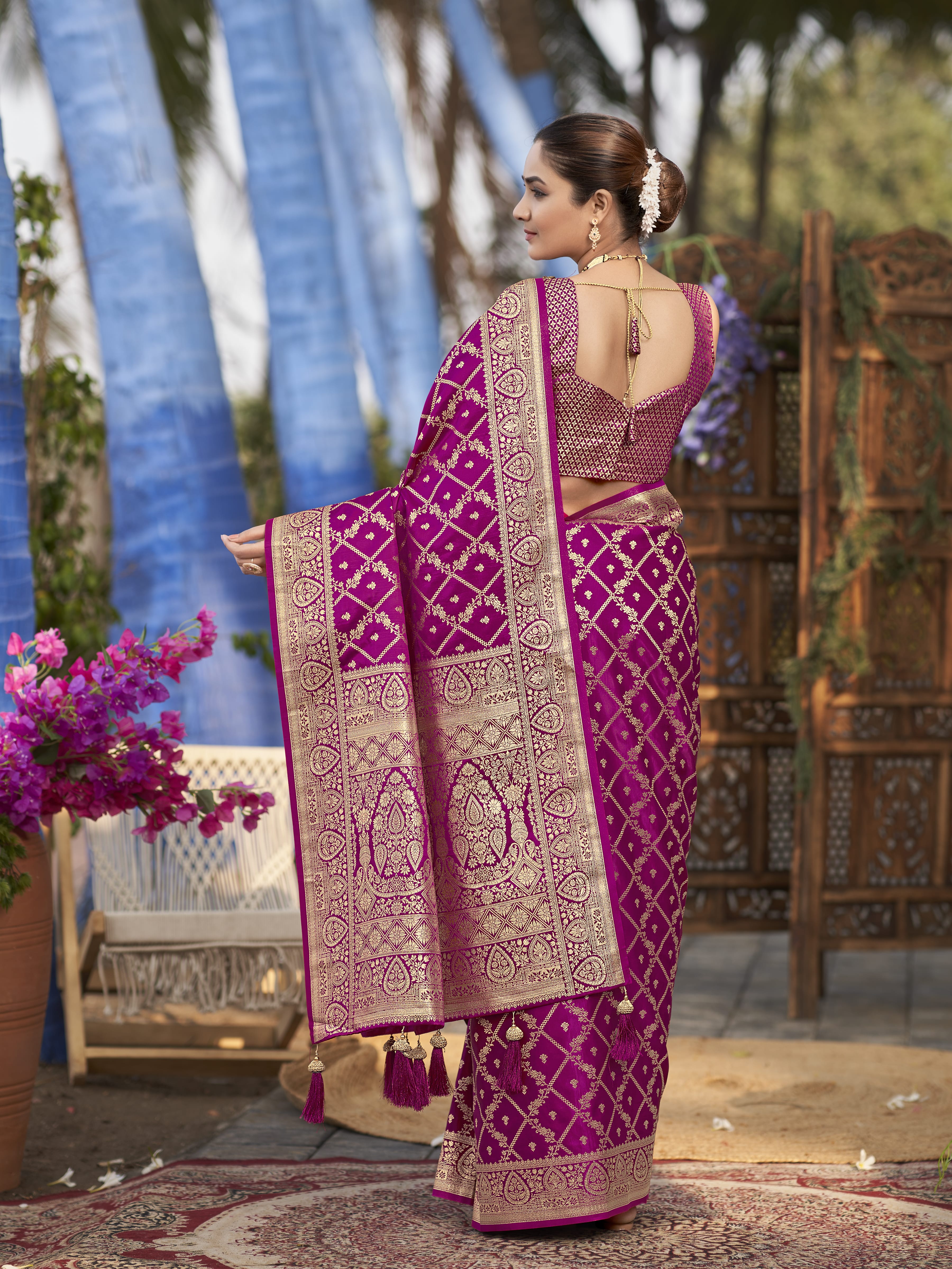 MANOHARI Banarasi Silk Blend Jacquard Work Saree - Pink - Dista