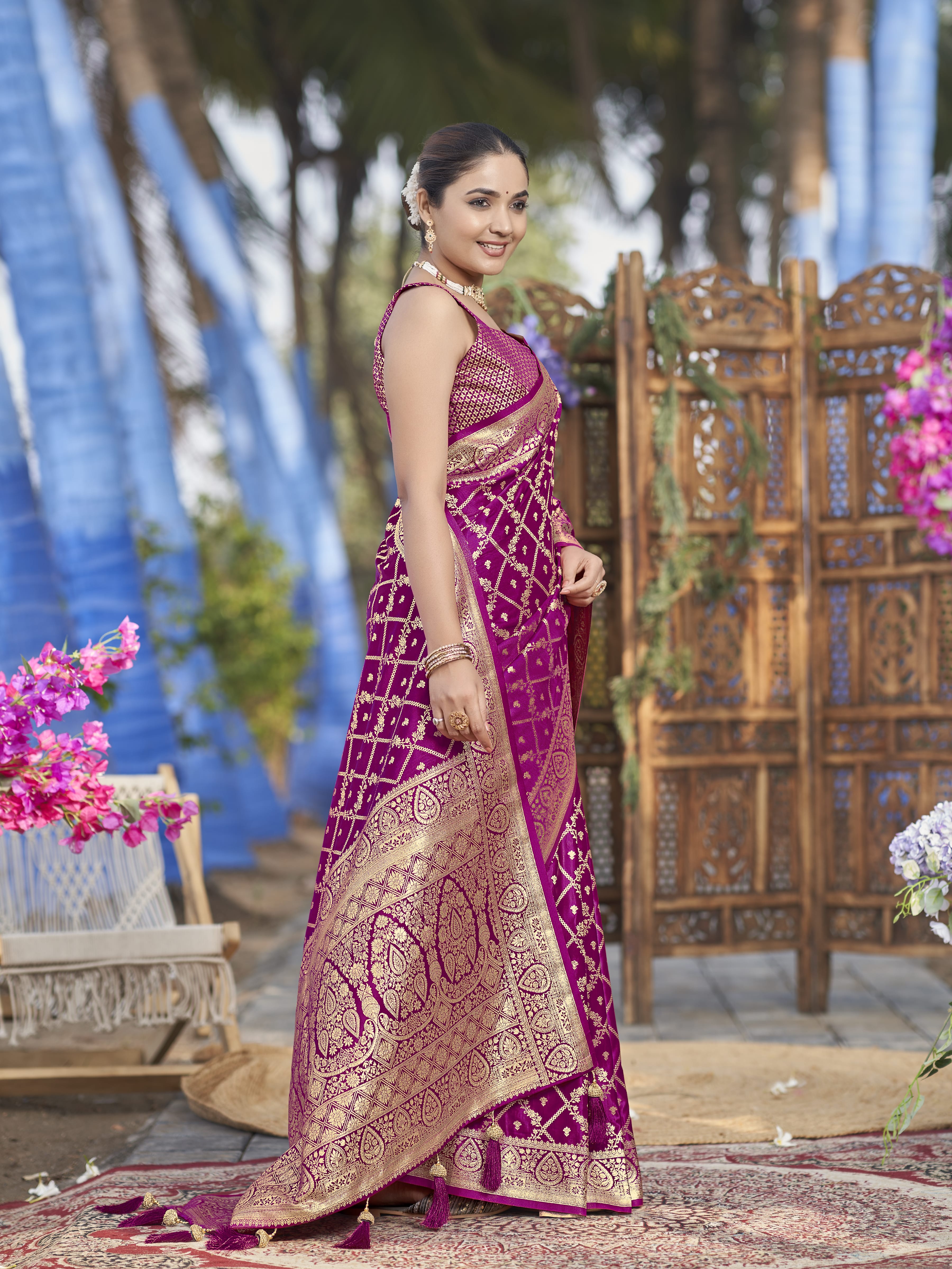 MANOHARI Banarasi Silk Blend Jacquard Work Saree - Pink - Dista