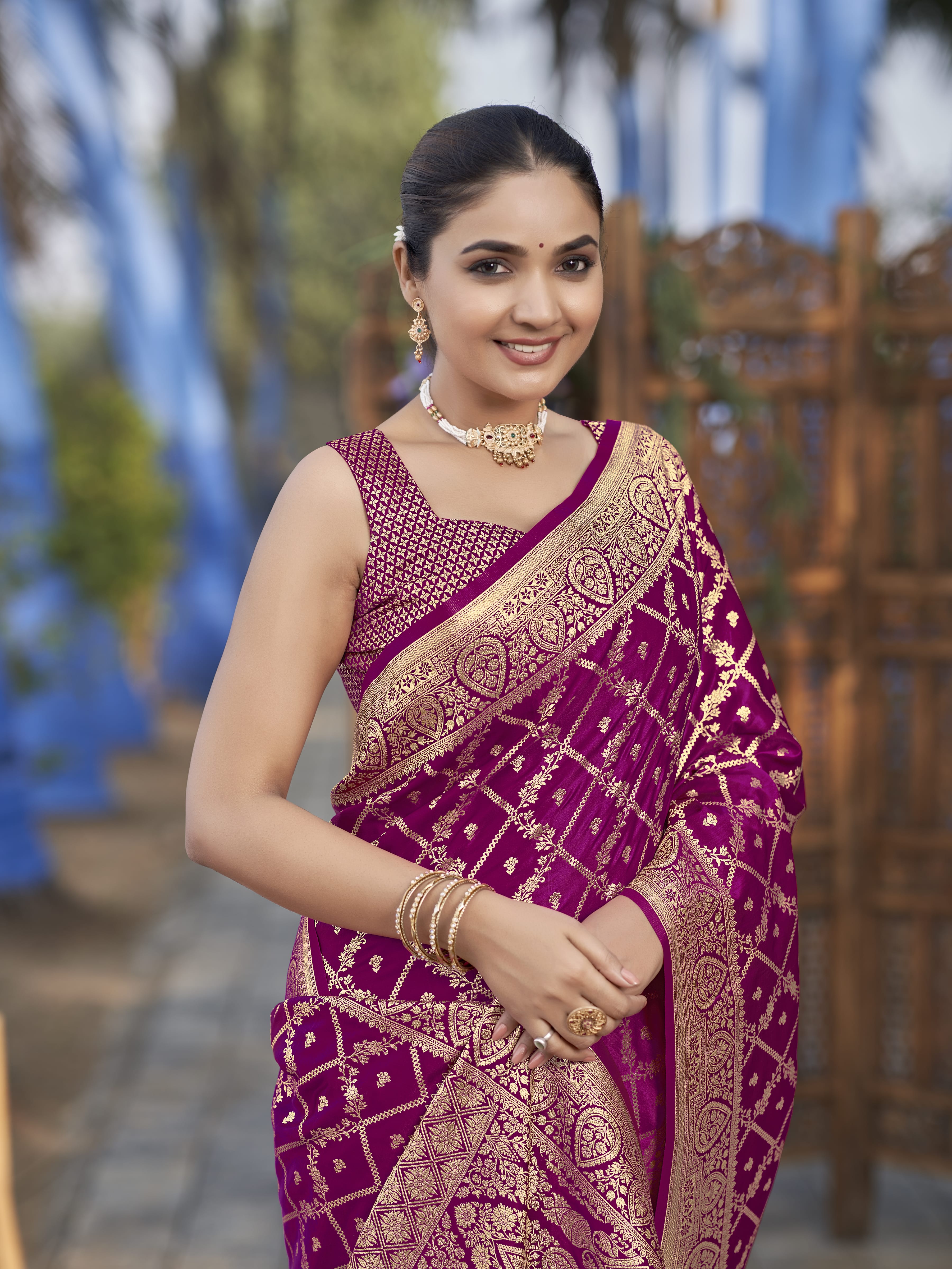 MANOHARI Banarasi Silk Blend Jacquard Work Saree - Pink - Dista