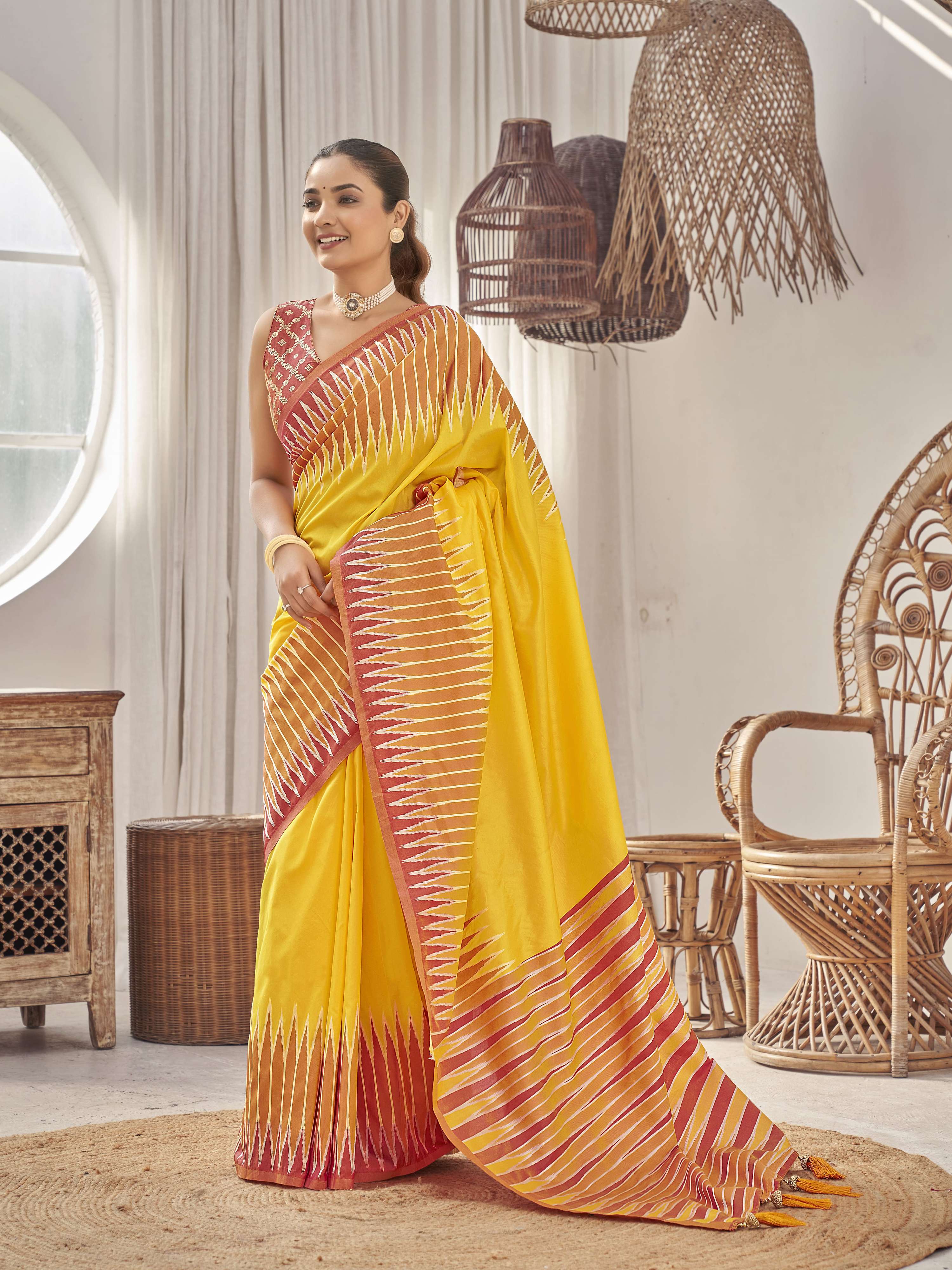 MANOHARI Banarasi Silk Blend Jacquard Work Saree - Yellow - Dista