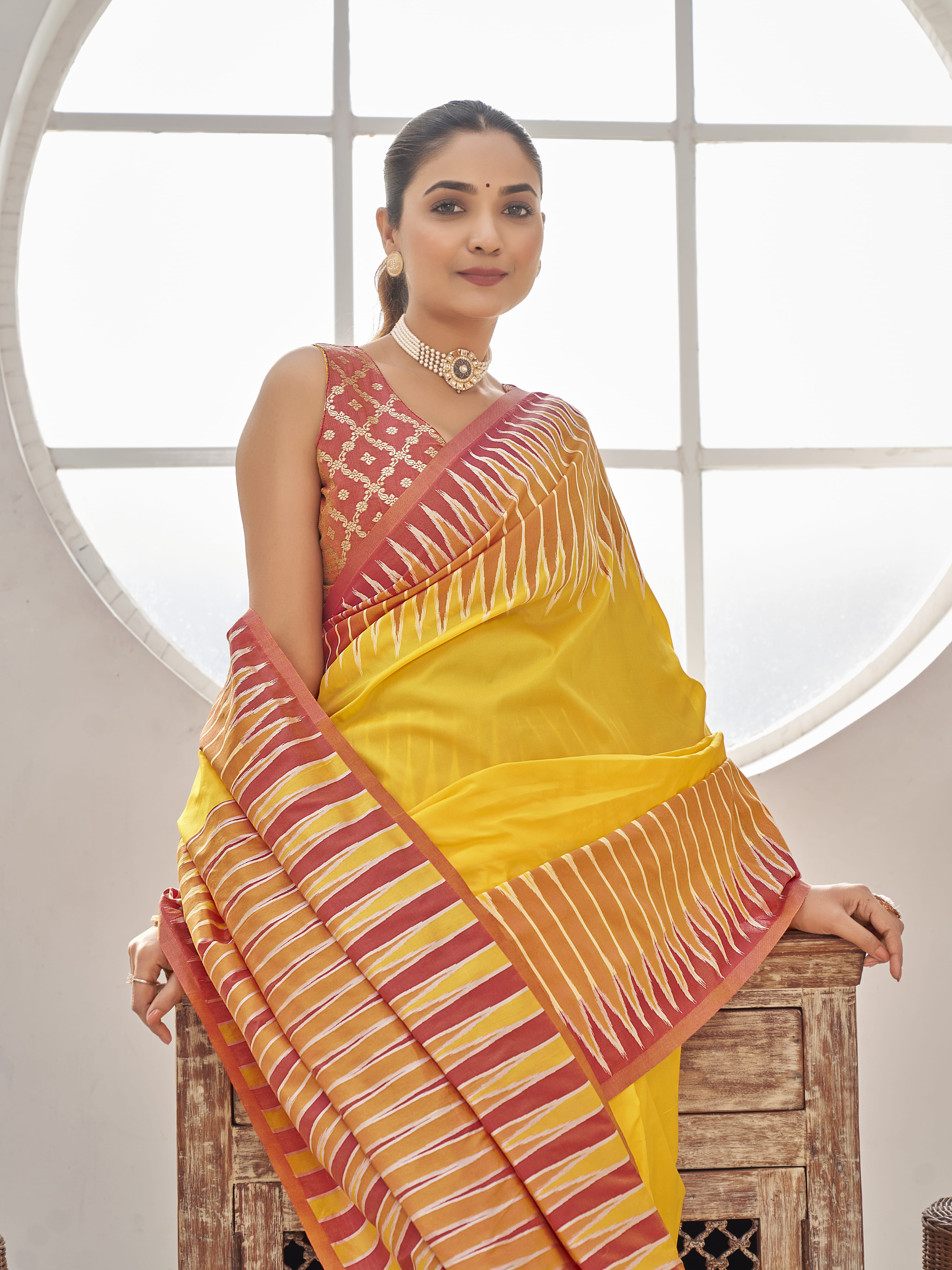 MANOHARI Banarasi Silk Blend Jacquard Work Saree - Yellow - Dista