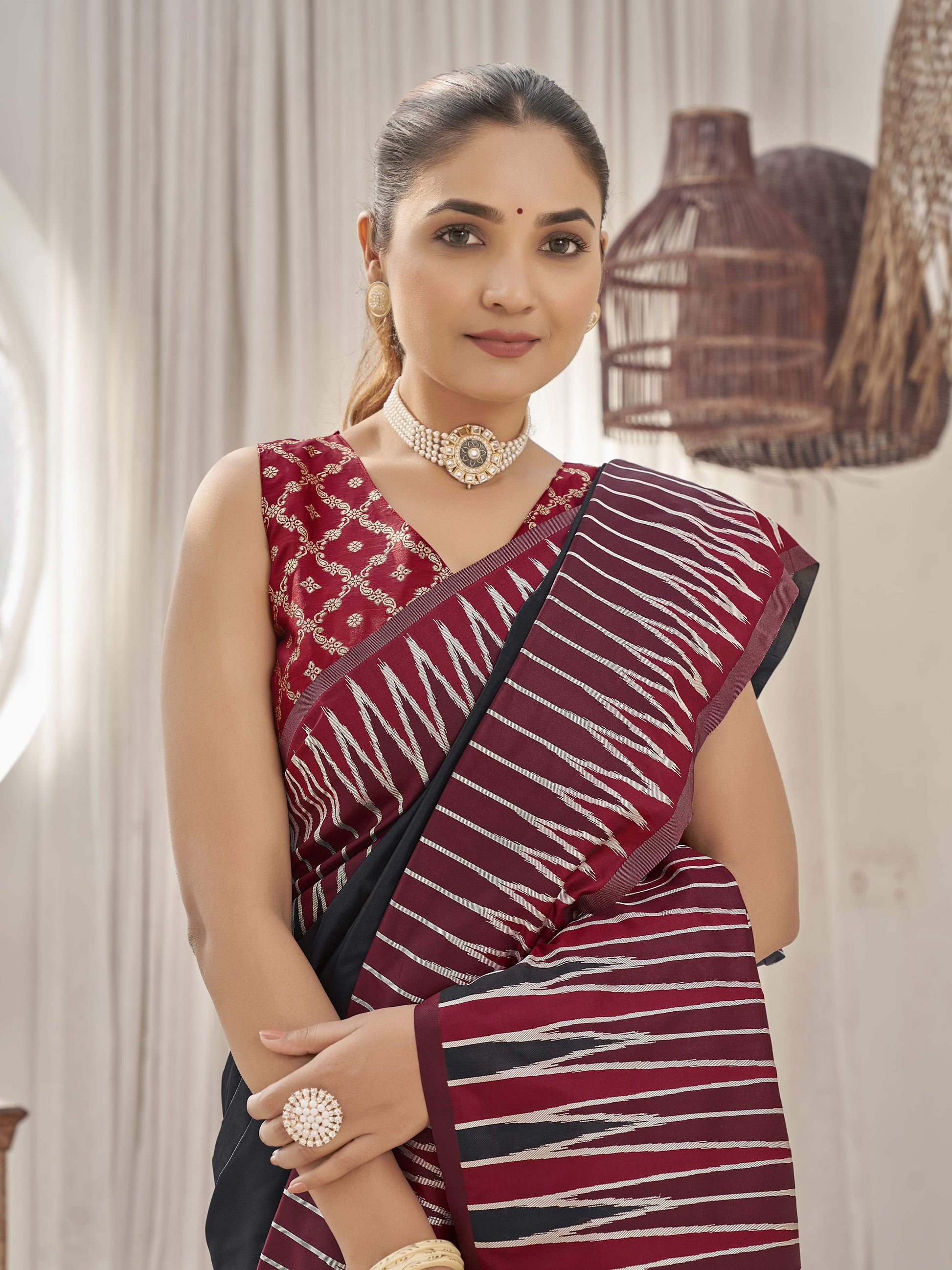 MANOHARI Banarasi Silk Blend Jacquard Work Saree - Black - Dista