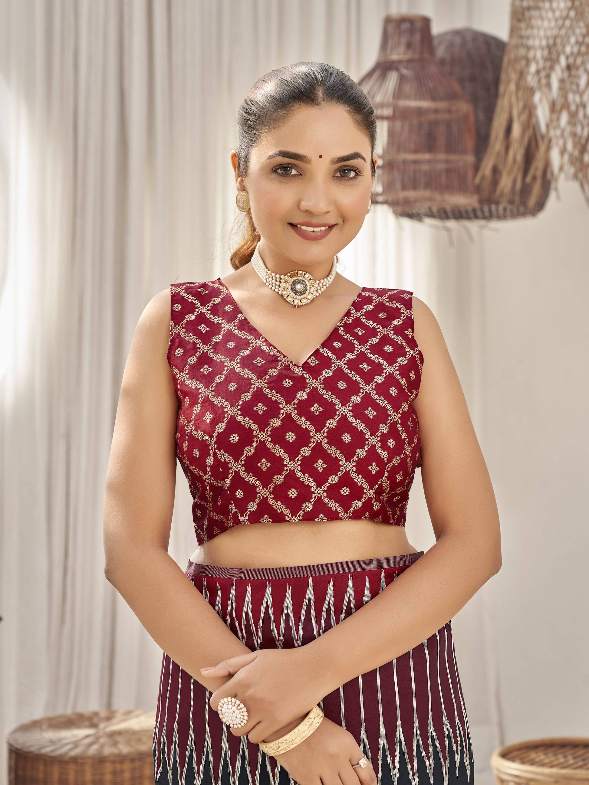 MANOHARI Banarasi Silk Blend Jacquard Work Saree - Black - Dista