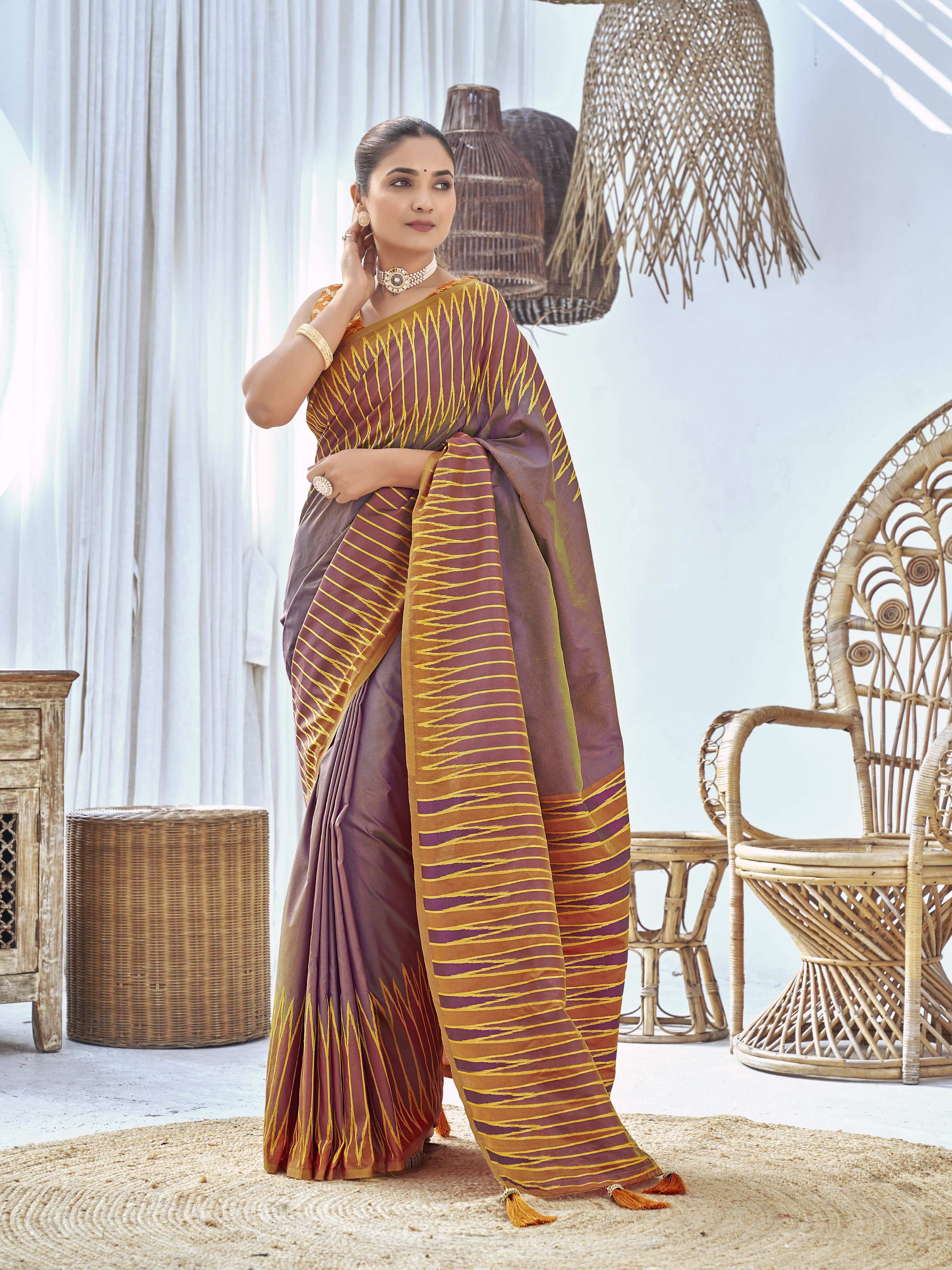 MANOHARI Banarasi Silk Blend Jacquard Work Saree - Purple - Dista