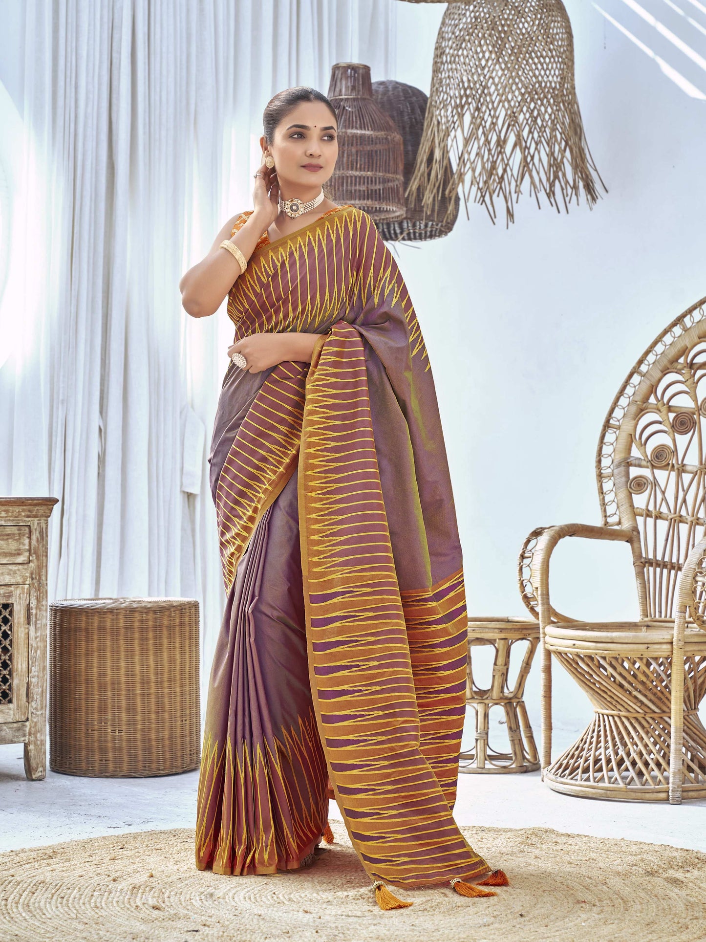 MANOHARI Banarasi Silk Blend Jacquard Work Saree - Purple - Dista