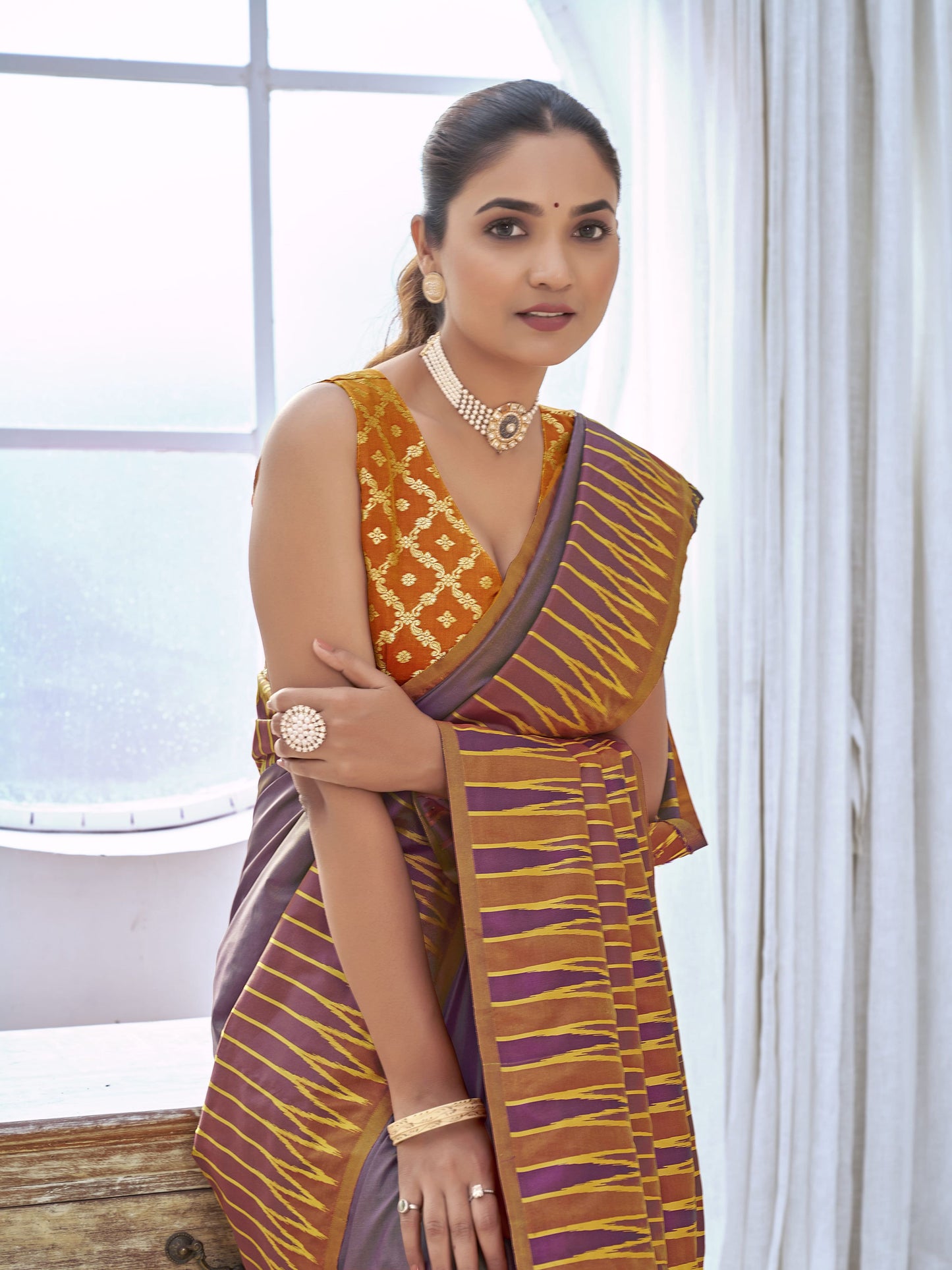 MANOHARI Banarasi Silk Blend Jacquard Work Saree - Purple - Dista