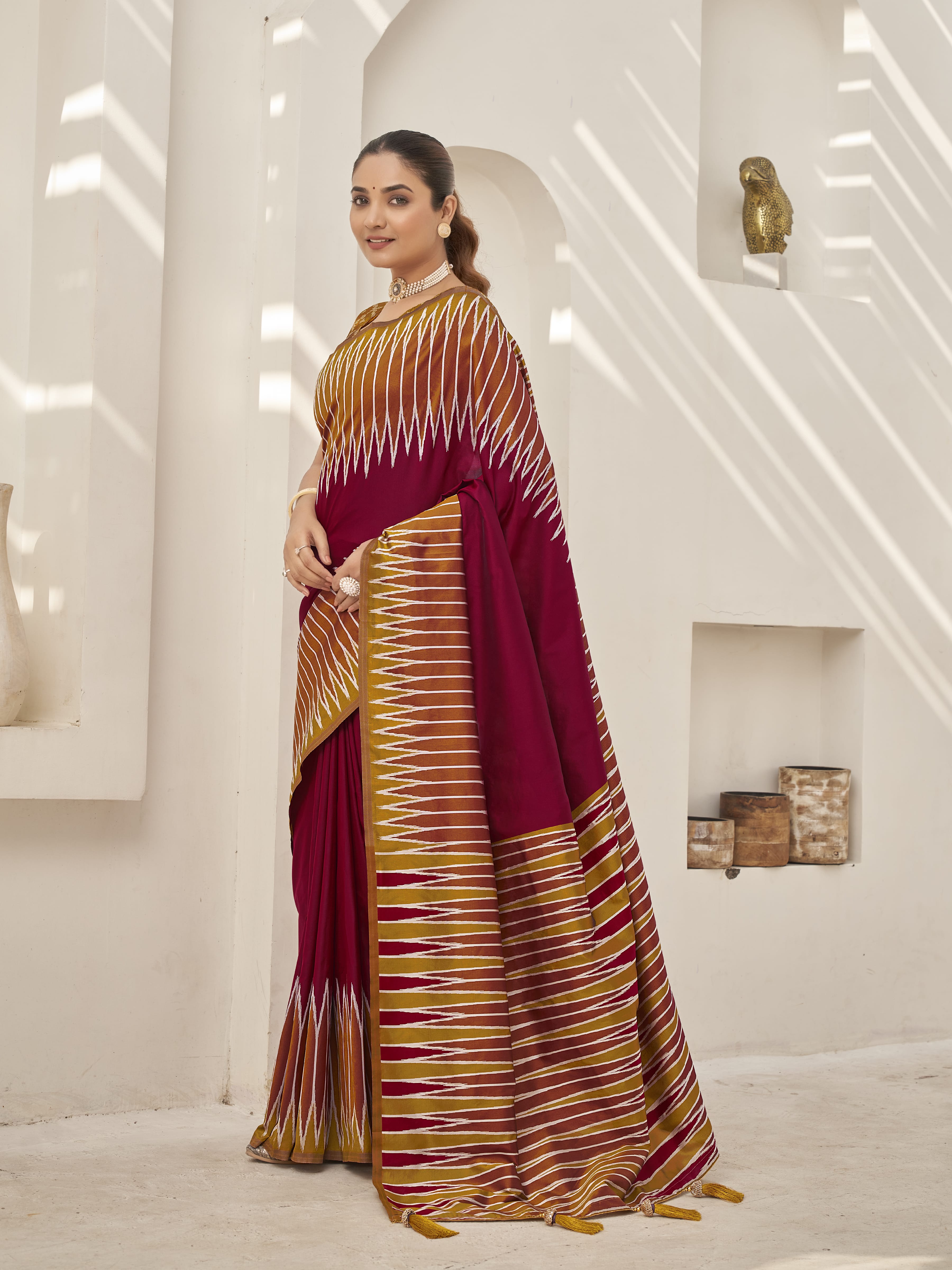 MANOHARI Banarasi Silk Blend Jacquard Work Saree - Red - Dista