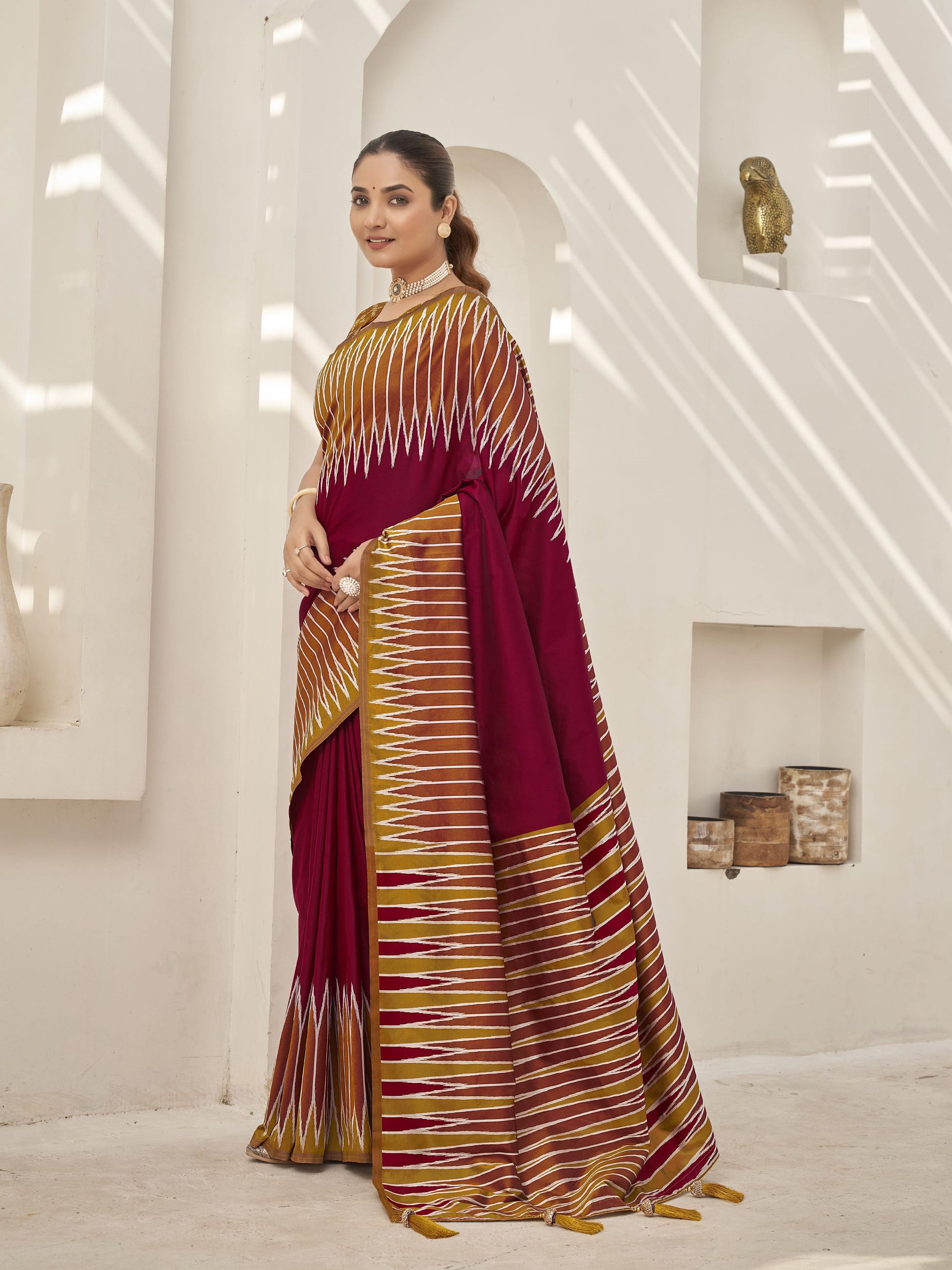 MANOHARI Banarasi Silk Blend Jacquard Work Saree - Red - Dista
