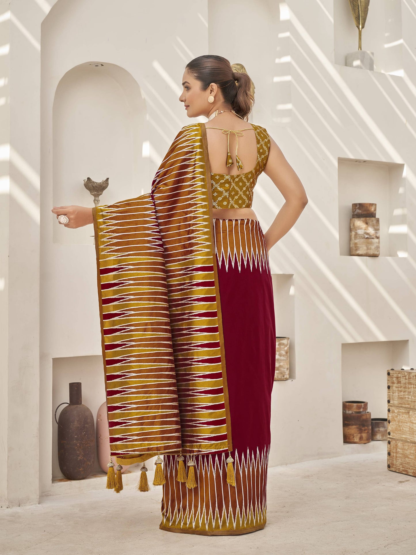 MANOHARI Banarasi Silk Blend Jacquard Work Saree - Red - Dista