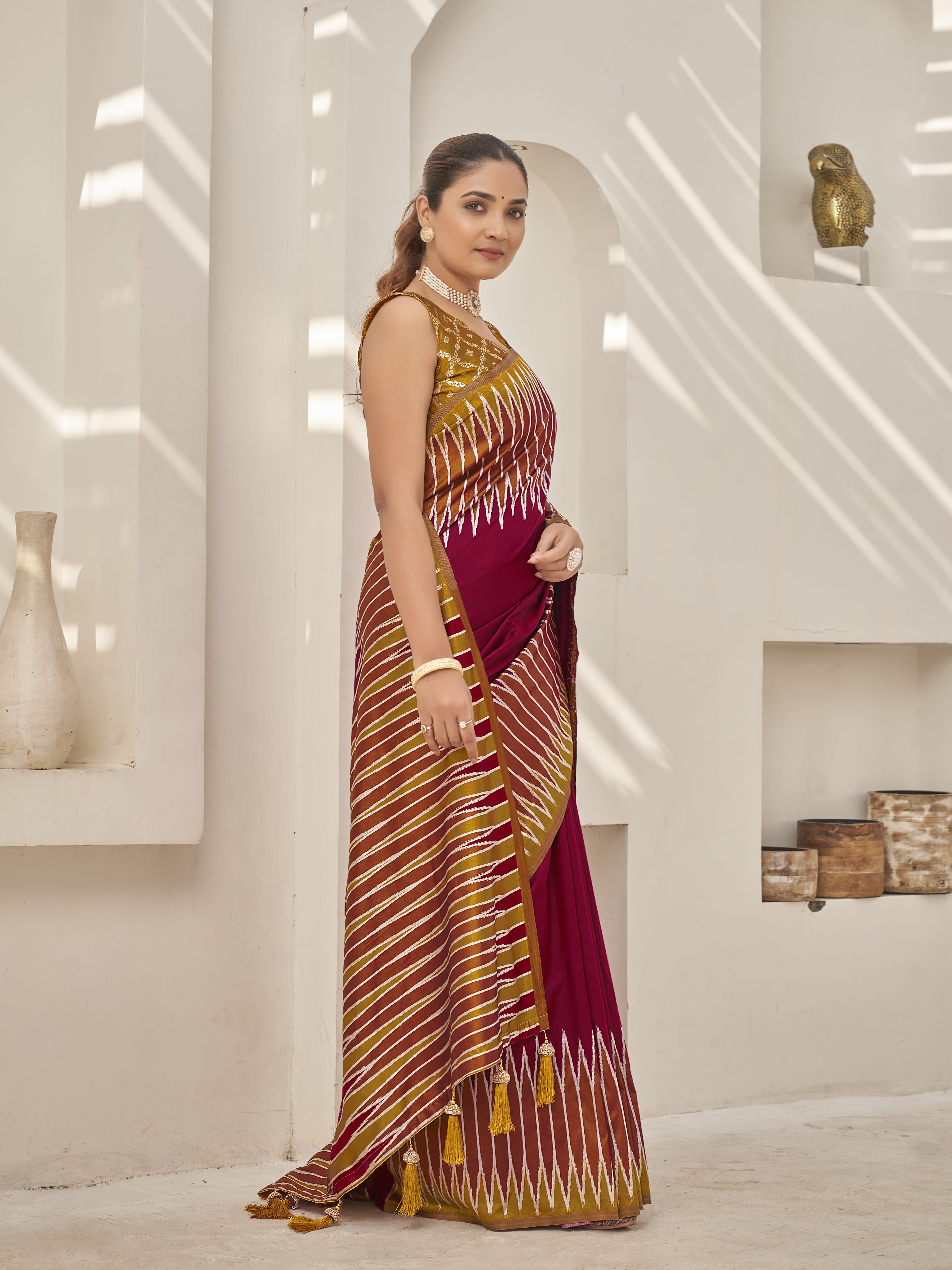 MANOHARI Banarasi Silk Blend Jacquard Work Saree - Red - Dista