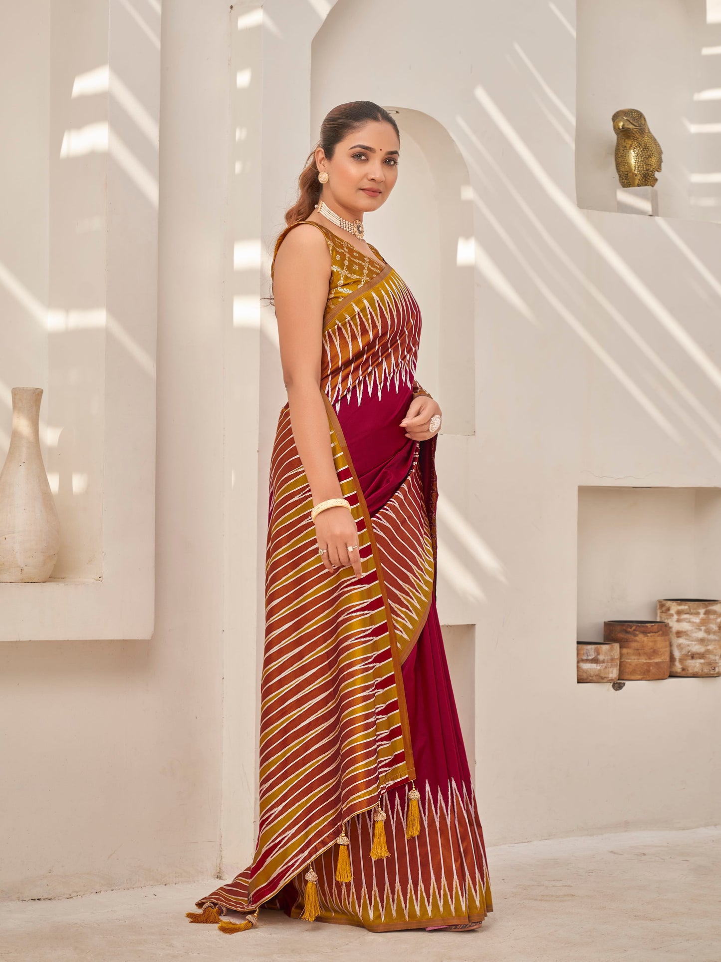 MANOHARI Banarasi Silk Blend Jacquard Work Saree - Red - Dista