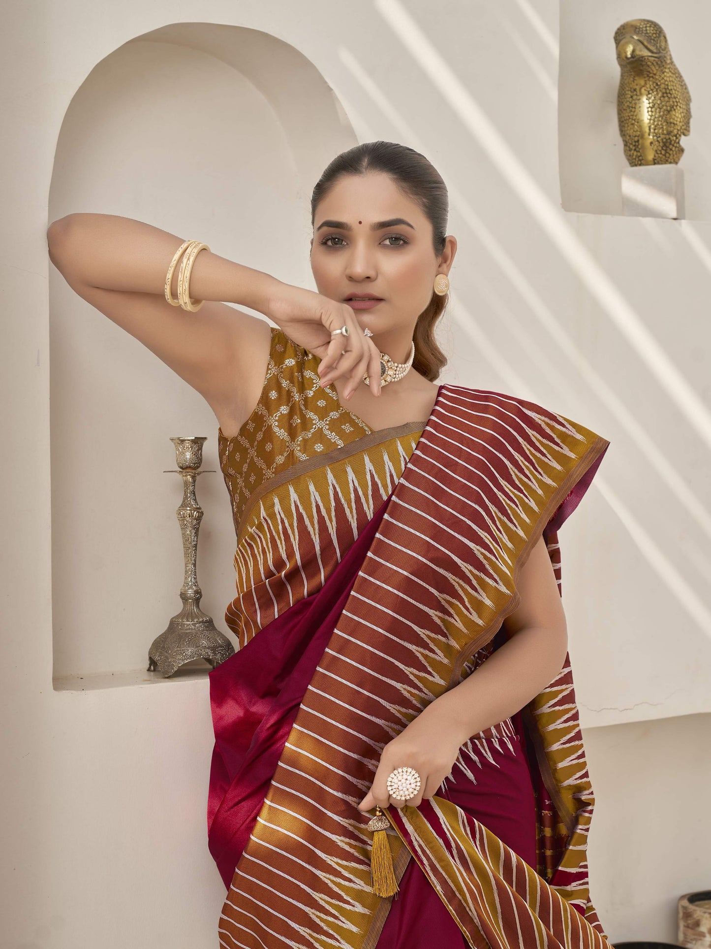 MANOHARI Banarasi Silk Blend Jacquard Work Saree - Red - Dista