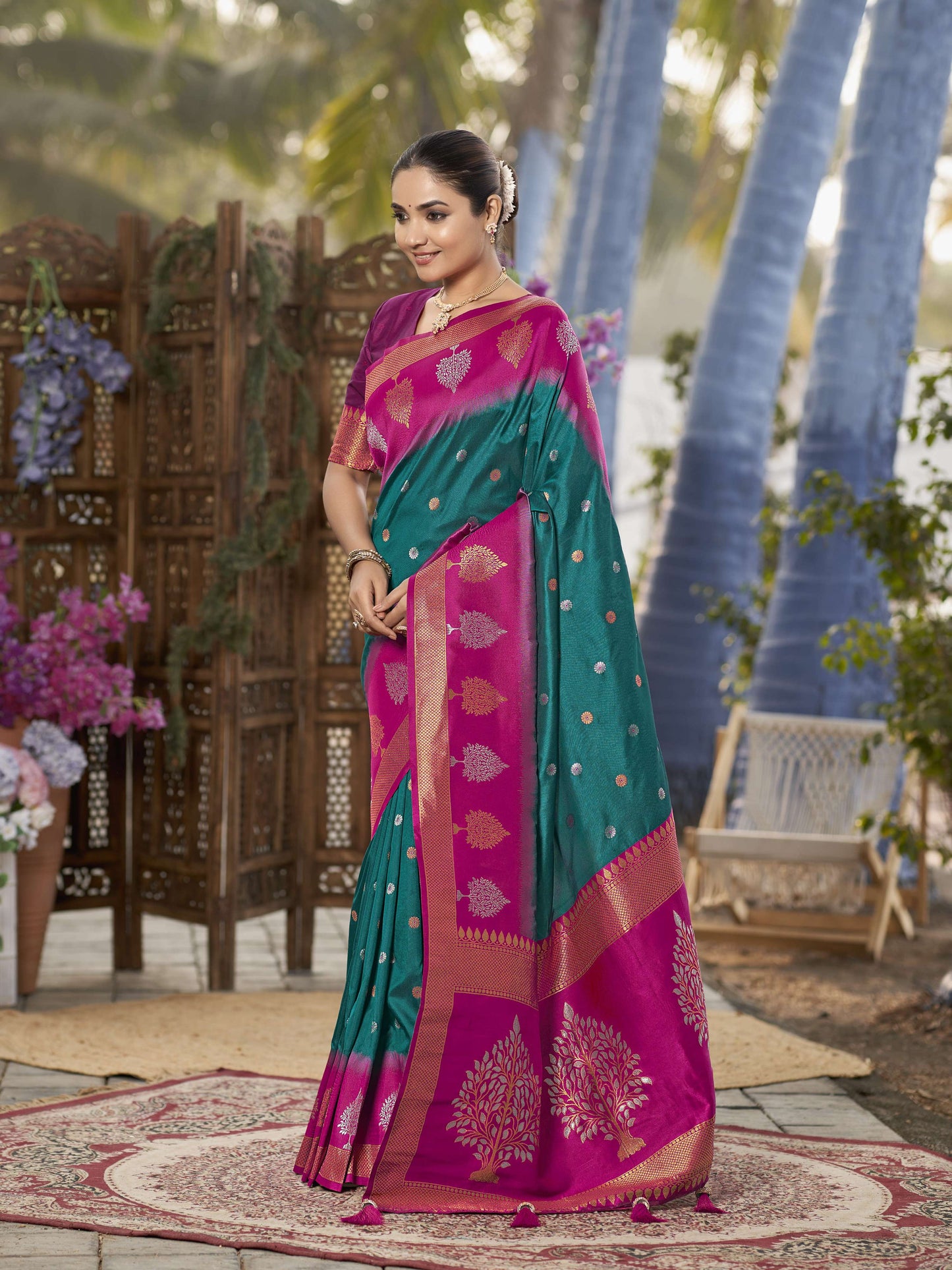 MANOHARI Banarasi Silk Blend Jacquard Work Saree - Green - Dista
