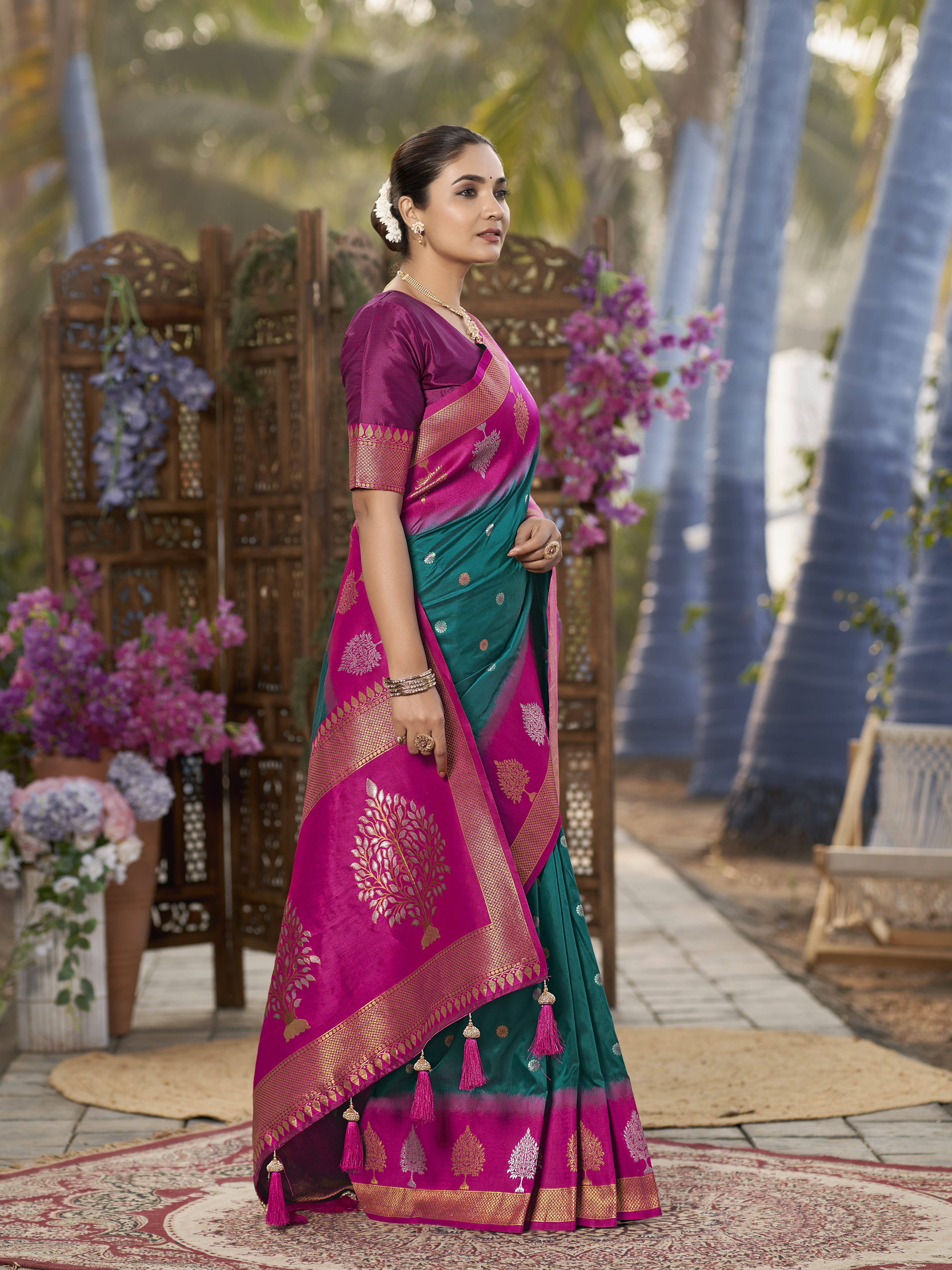 MANOHARI Banarasi Silk Blend Jacquard Work Saree - Green - Dista