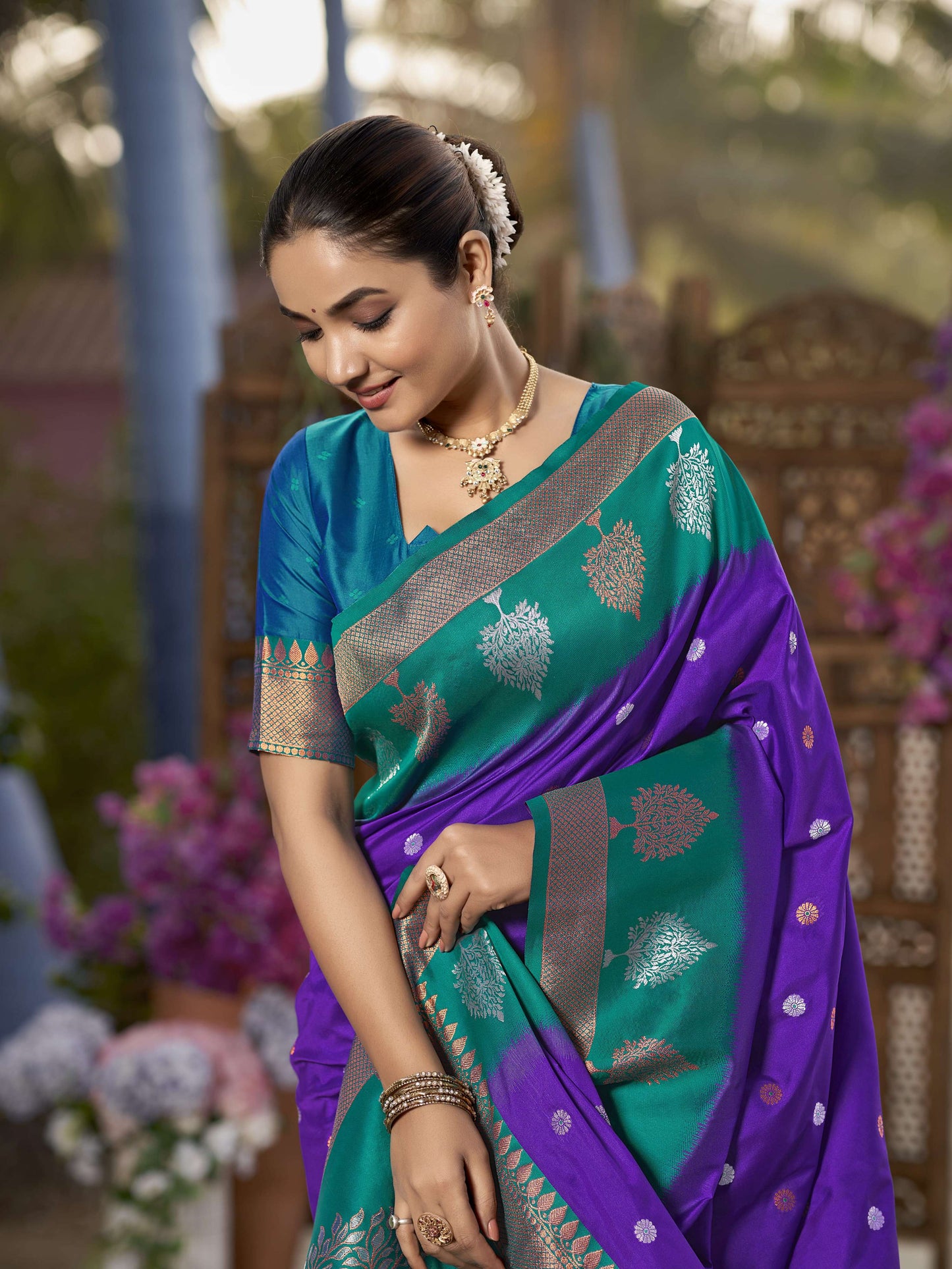 MANOHARI Banarasi Silk Blend Jacquard Work Saree - Purple - Dista