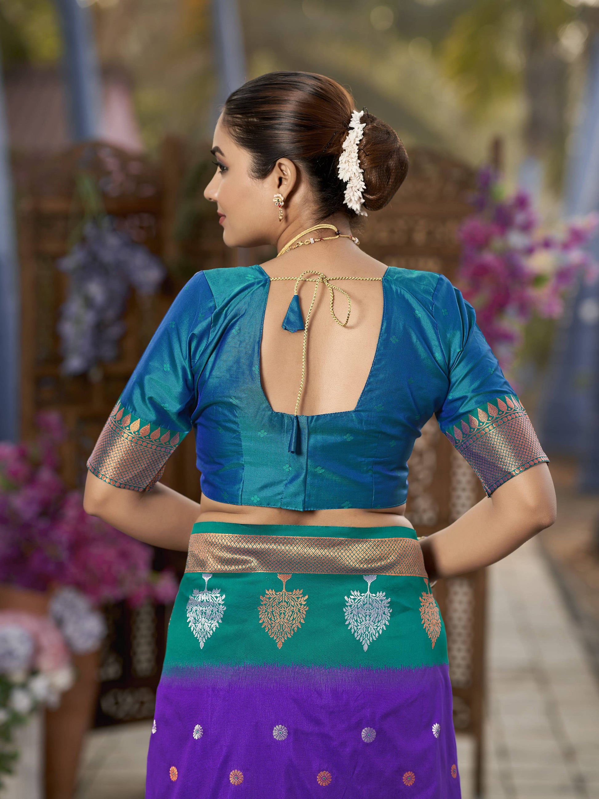 MANOHARI Banarasi Silk Blend Jacquard Work Saree - Purple - Dista