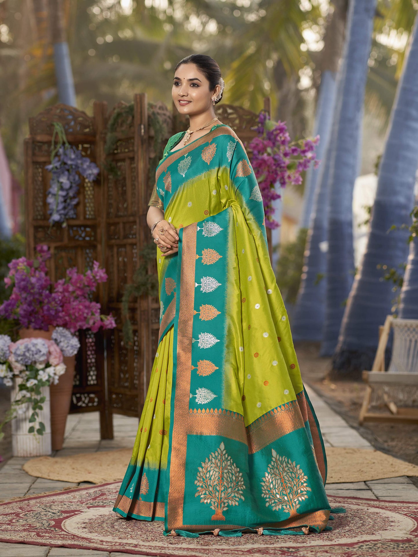 MANOHARI Banarasi Silk Blend Jacquard Work Saree - Green - Dista