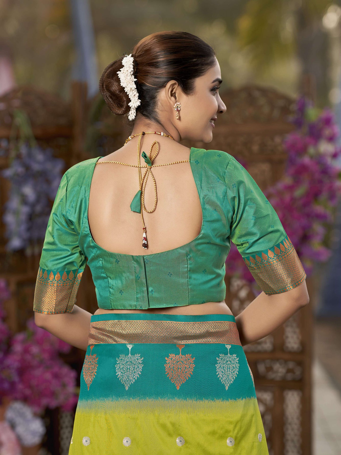 MANOHARI Banarasi Silk Blend Jacquard Work Saree - Green - Dista