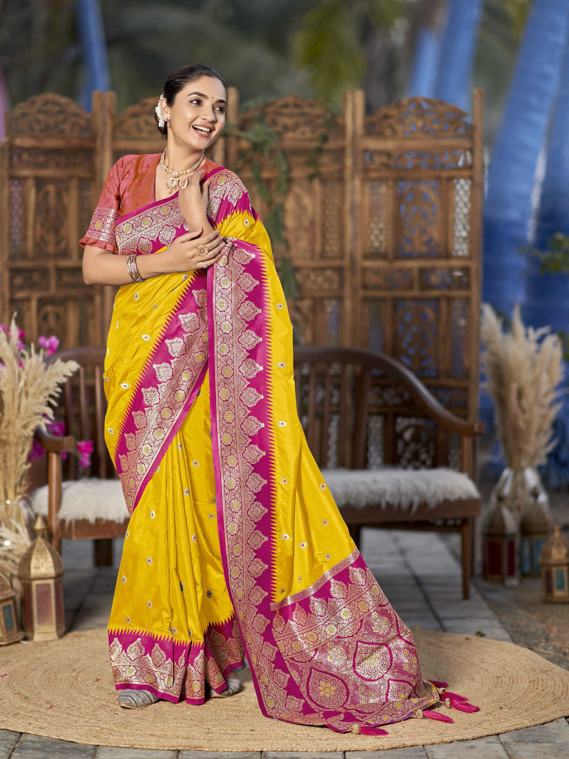 MANOHARI Banarasi Silk Blend Jacquard Work Saree - Yellow - Dista