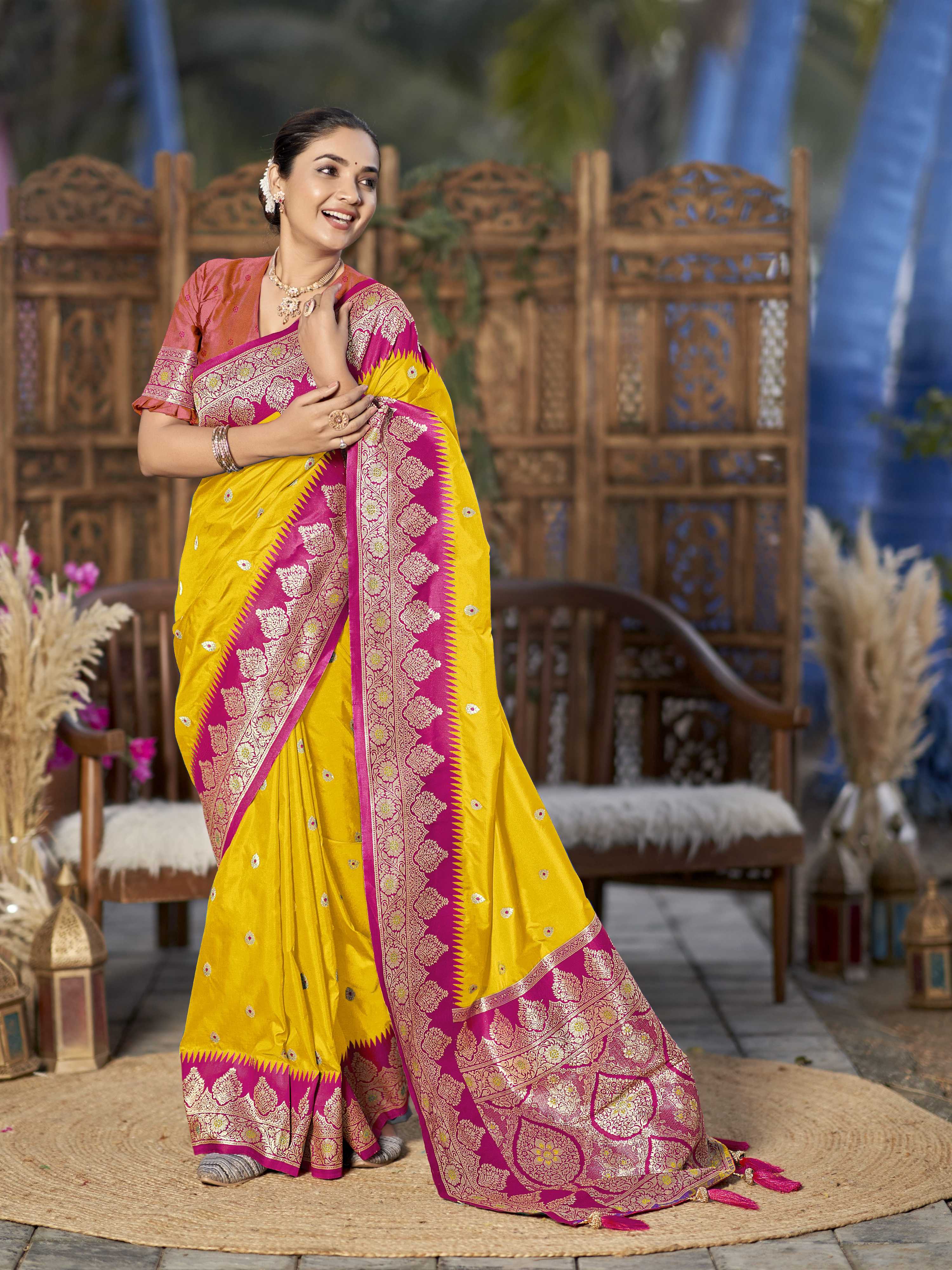 MANOHARI Banarasi Silk Blend Jacquard Work Saree - Yellow - Dista