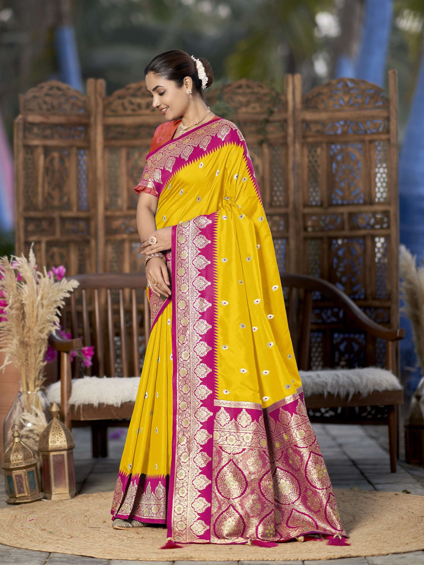 MANOHARI Banarasi Silk Blend Jacquard Work Saree - Yellow - Dista