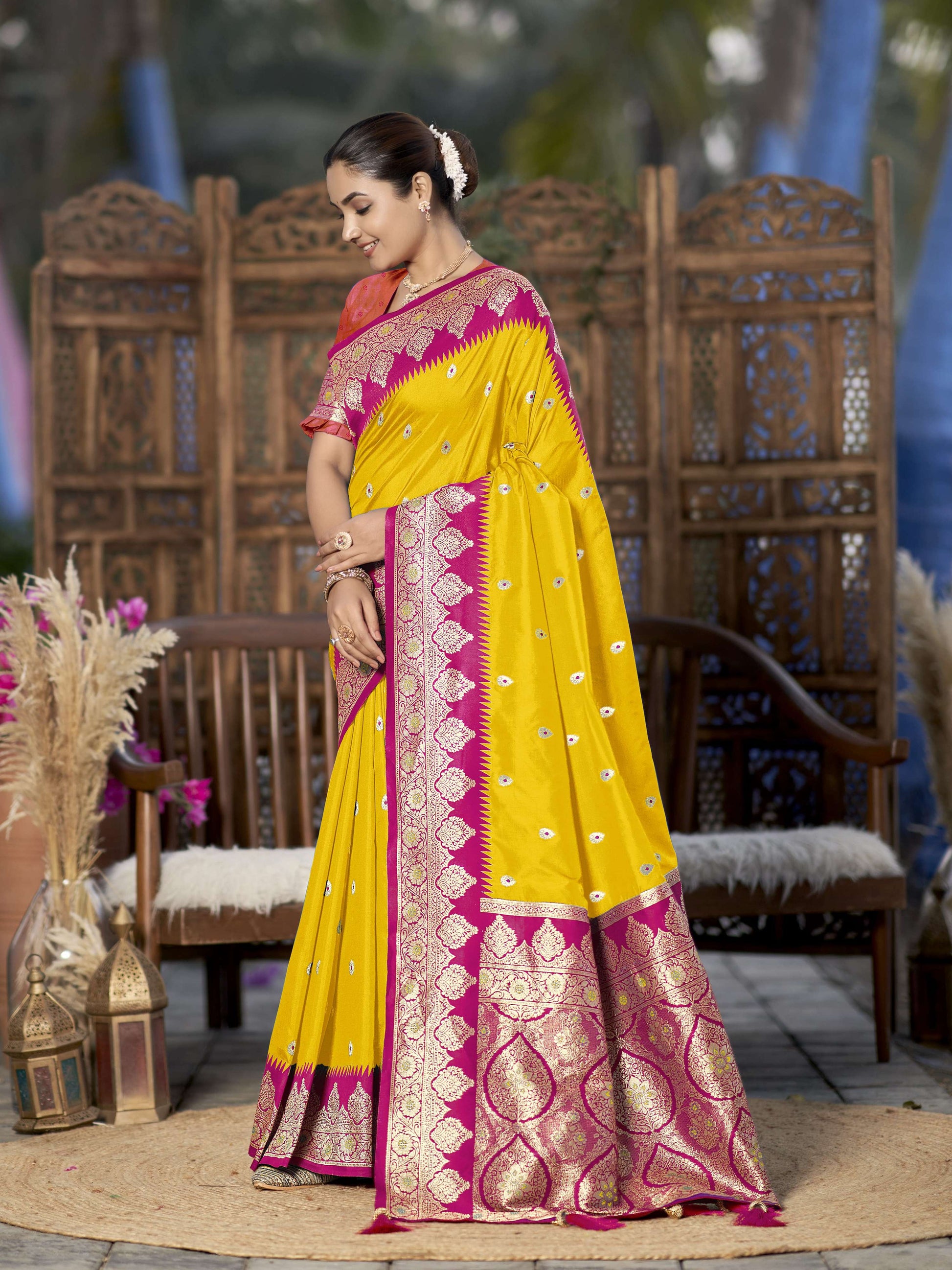 MANOHARI Banarasi Silk Blend Jacquard Work Saree - Yellow - Dista