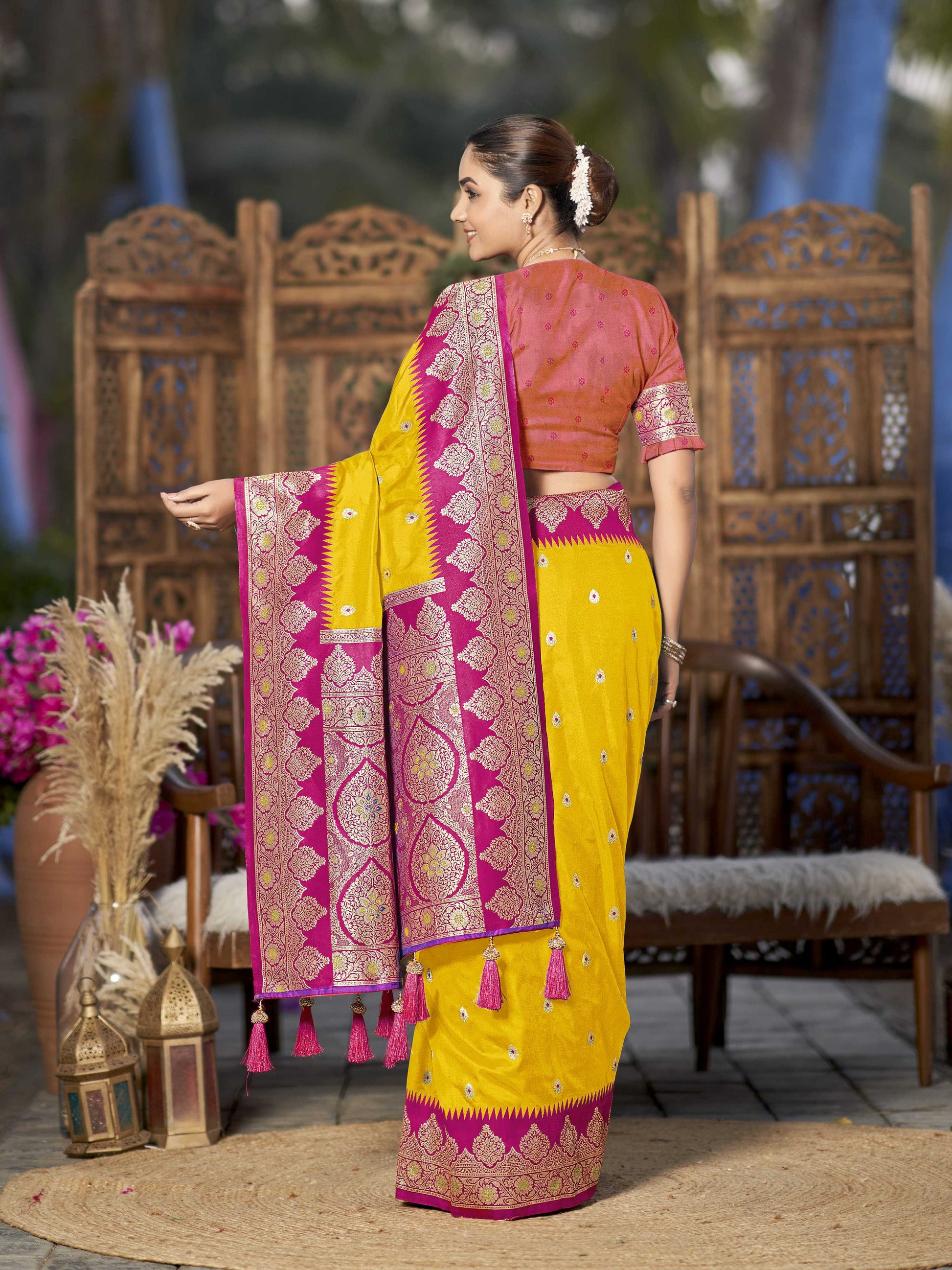 MANOHARI Banarasi Silk Blend Jacquard Work Saree - Yellow - Dista