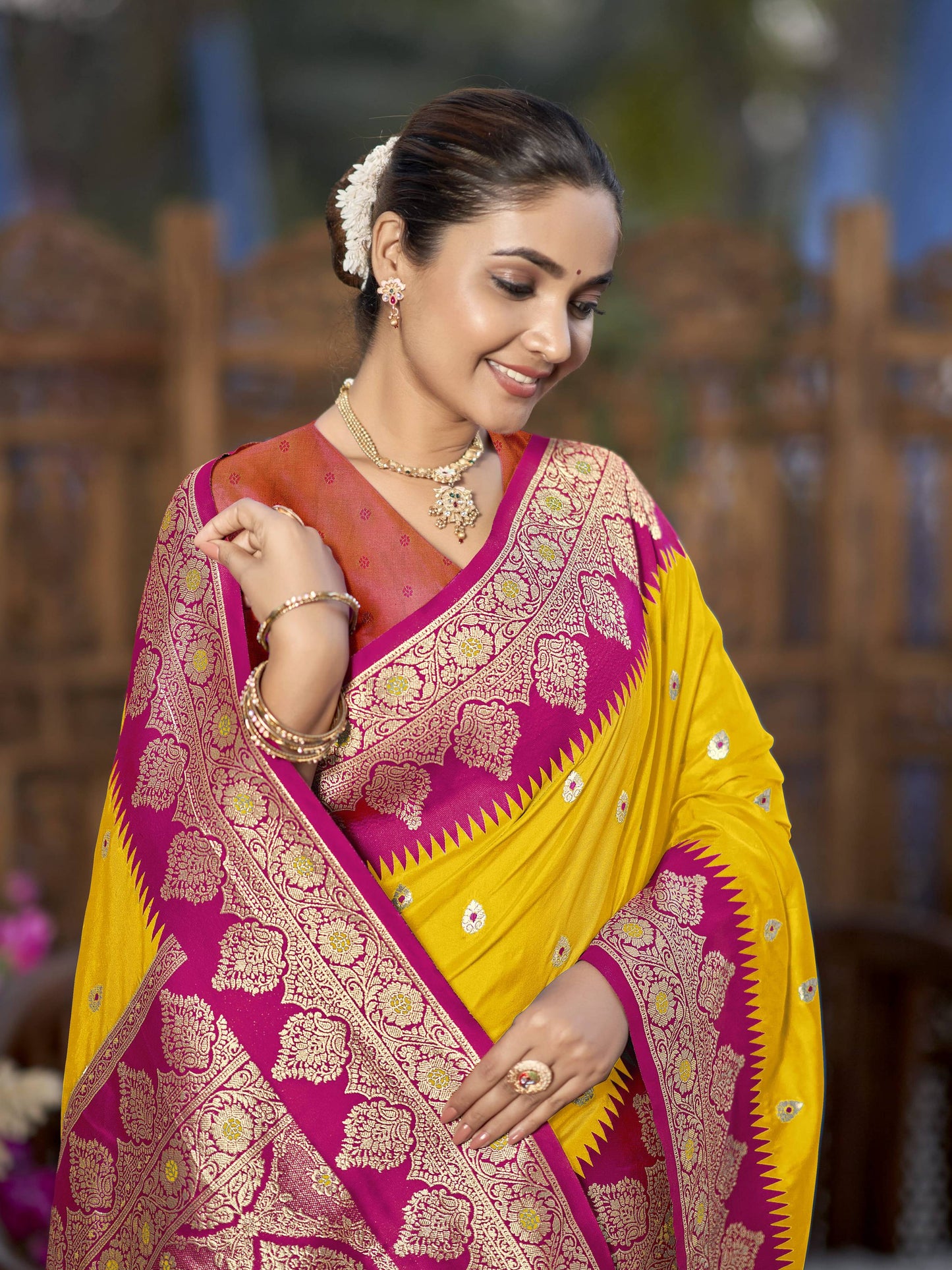 MANOHARI Banarasi Silk Blend Jacquard Work Saree - Yellow - Dista
