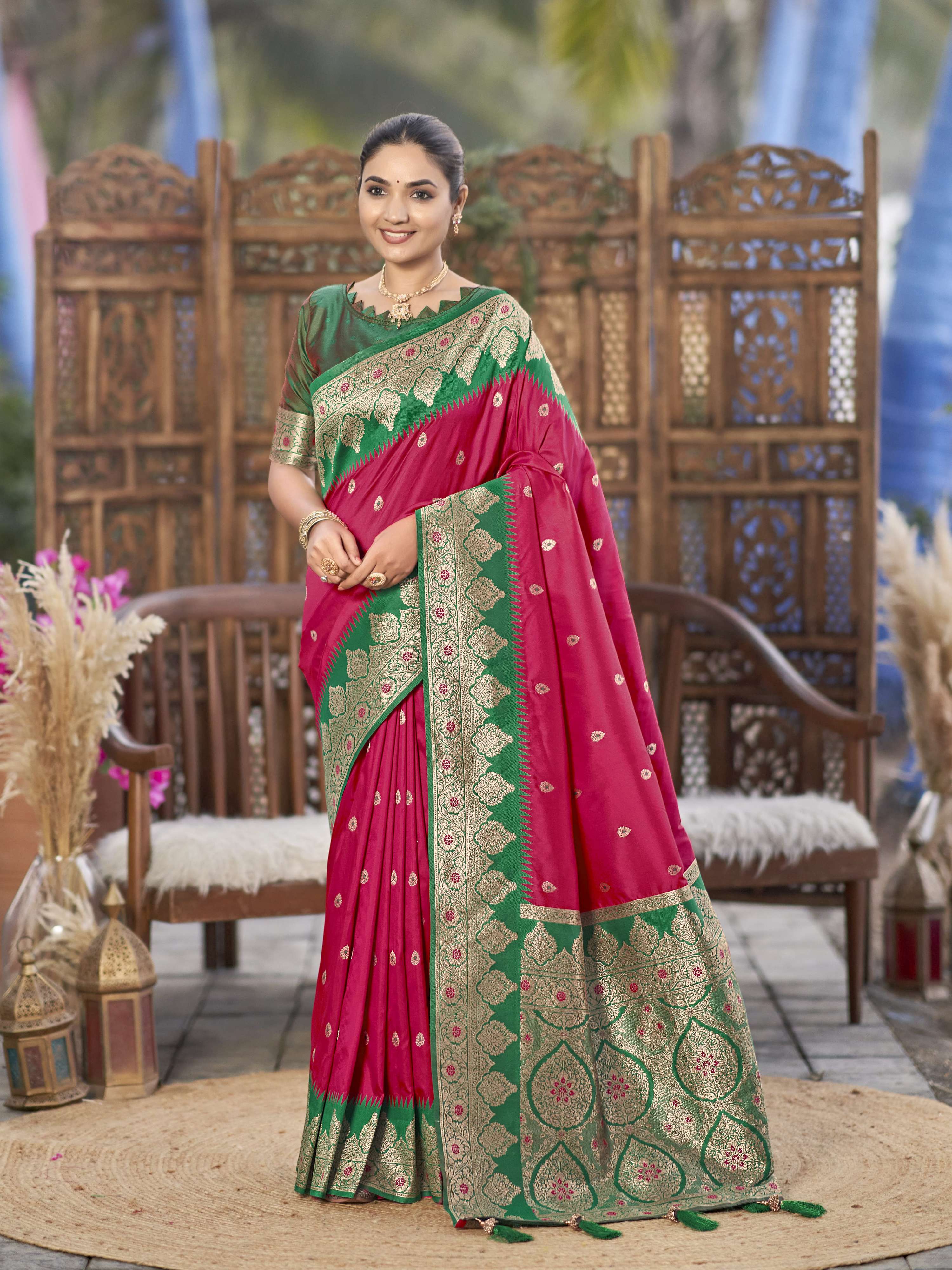 MANOHARI Banarasi Silk Blend Jacquard Work Saree - Pink - Dista