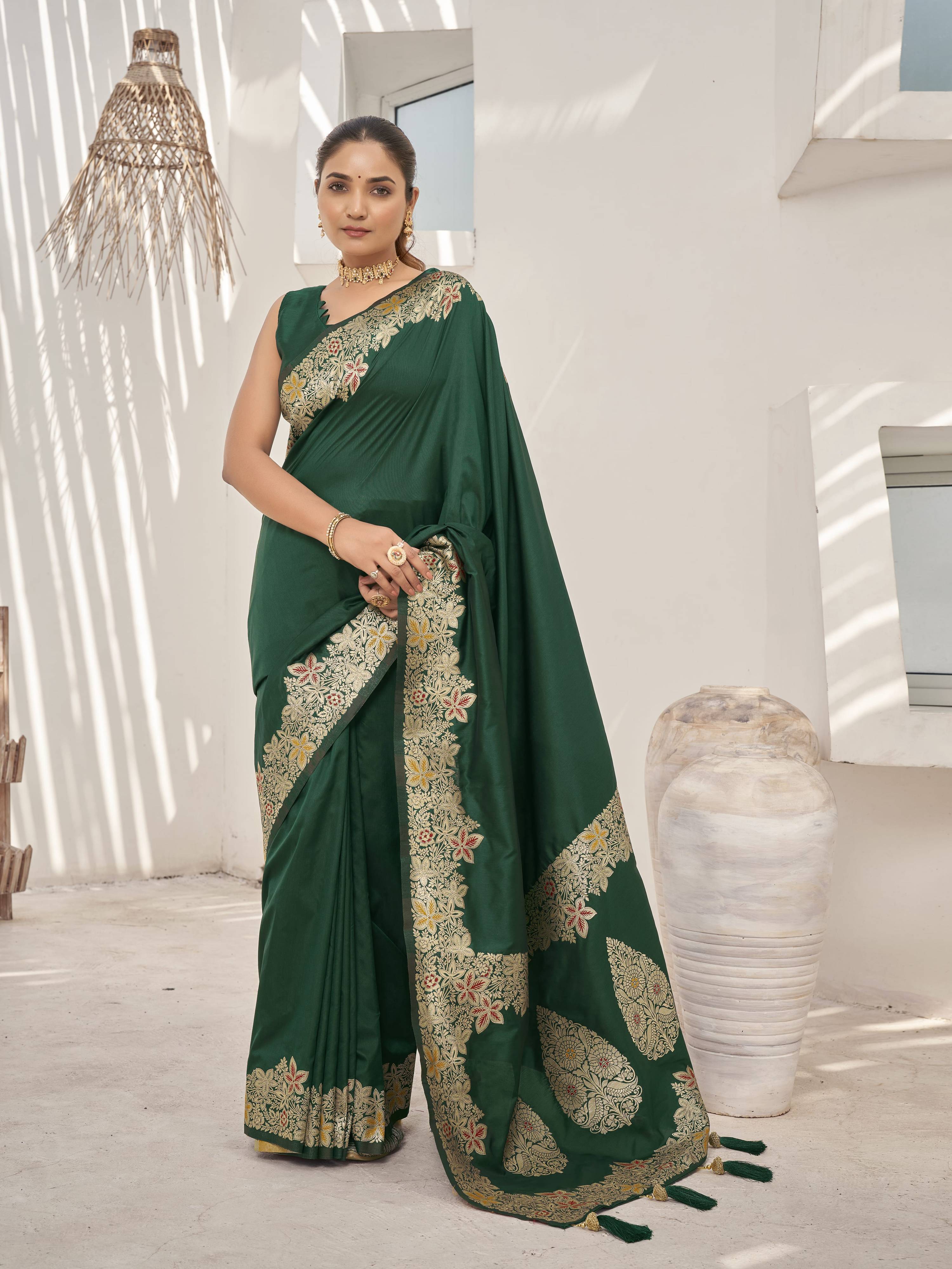 MANOHARI Banarasi Silk Blend Jacquard Work Saree - Green - Dista