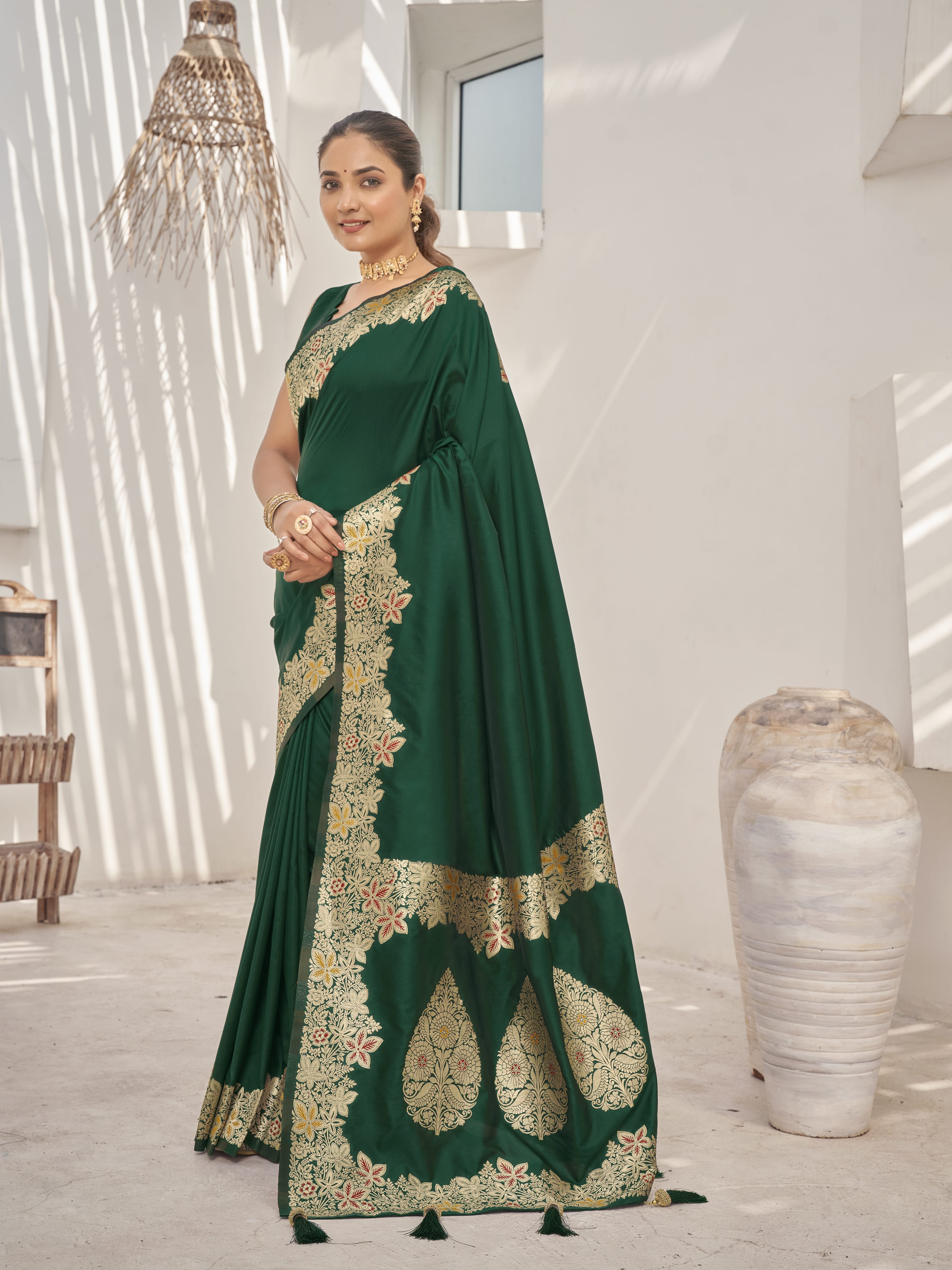 MANOHARI Banarasi Silk Blend Jacquard Work Saree - Green - Dista