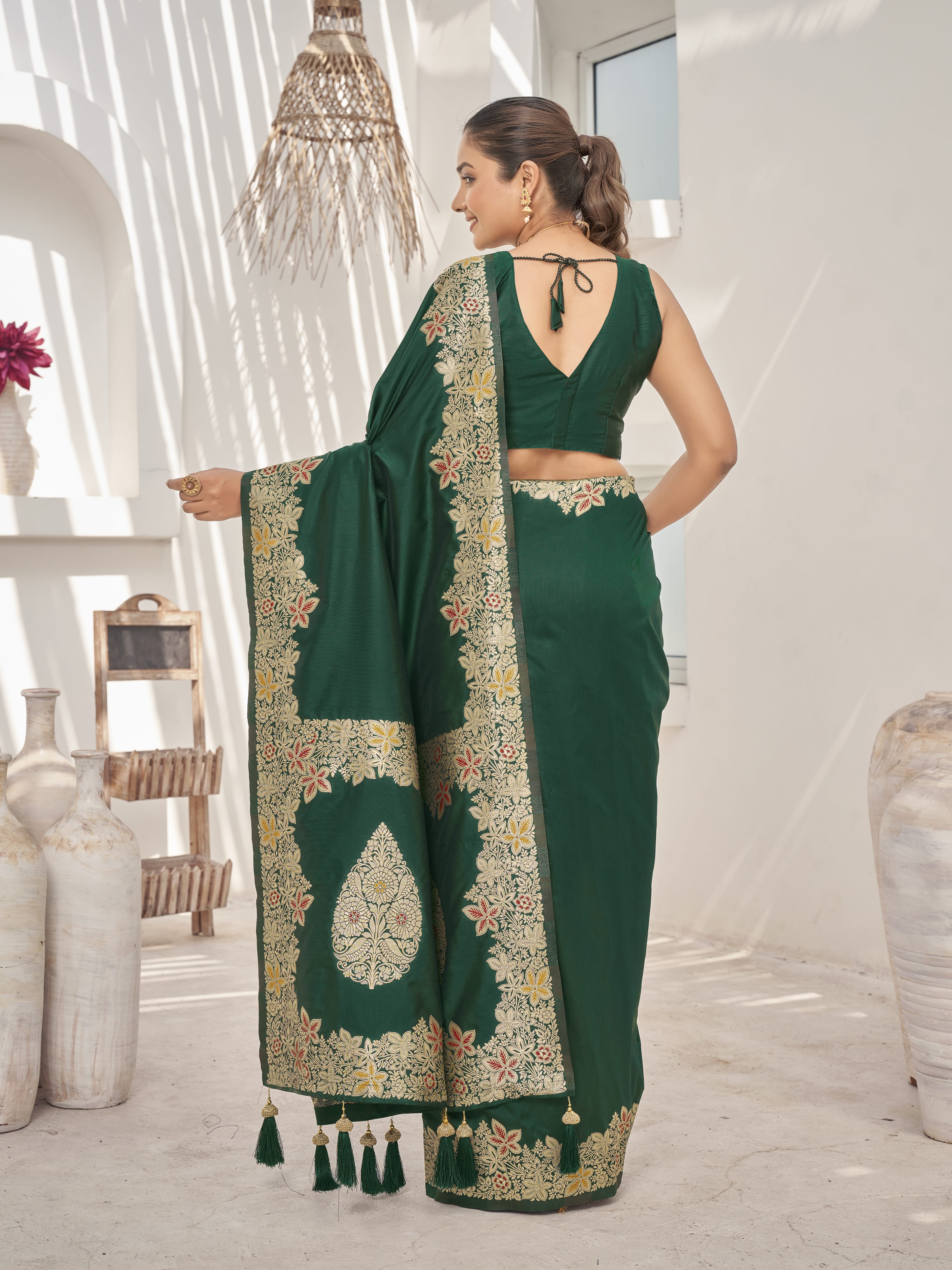 MANOHARI Banarasi Silk Blend Jacquard Work Saree - Green - Dista
