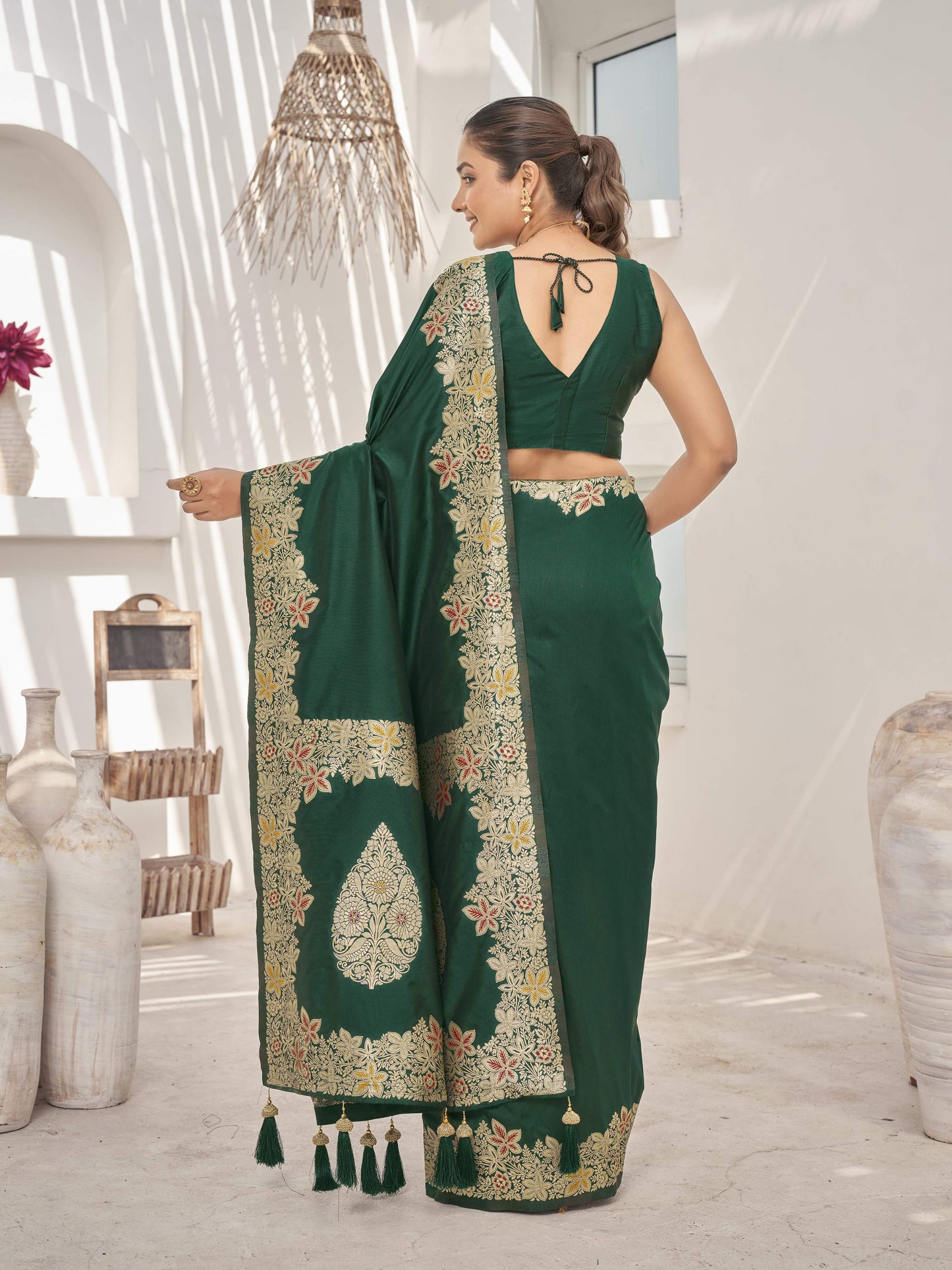 MANOHARI Banarasi Silk Blend Jacquard Work Saree - Green - Dista