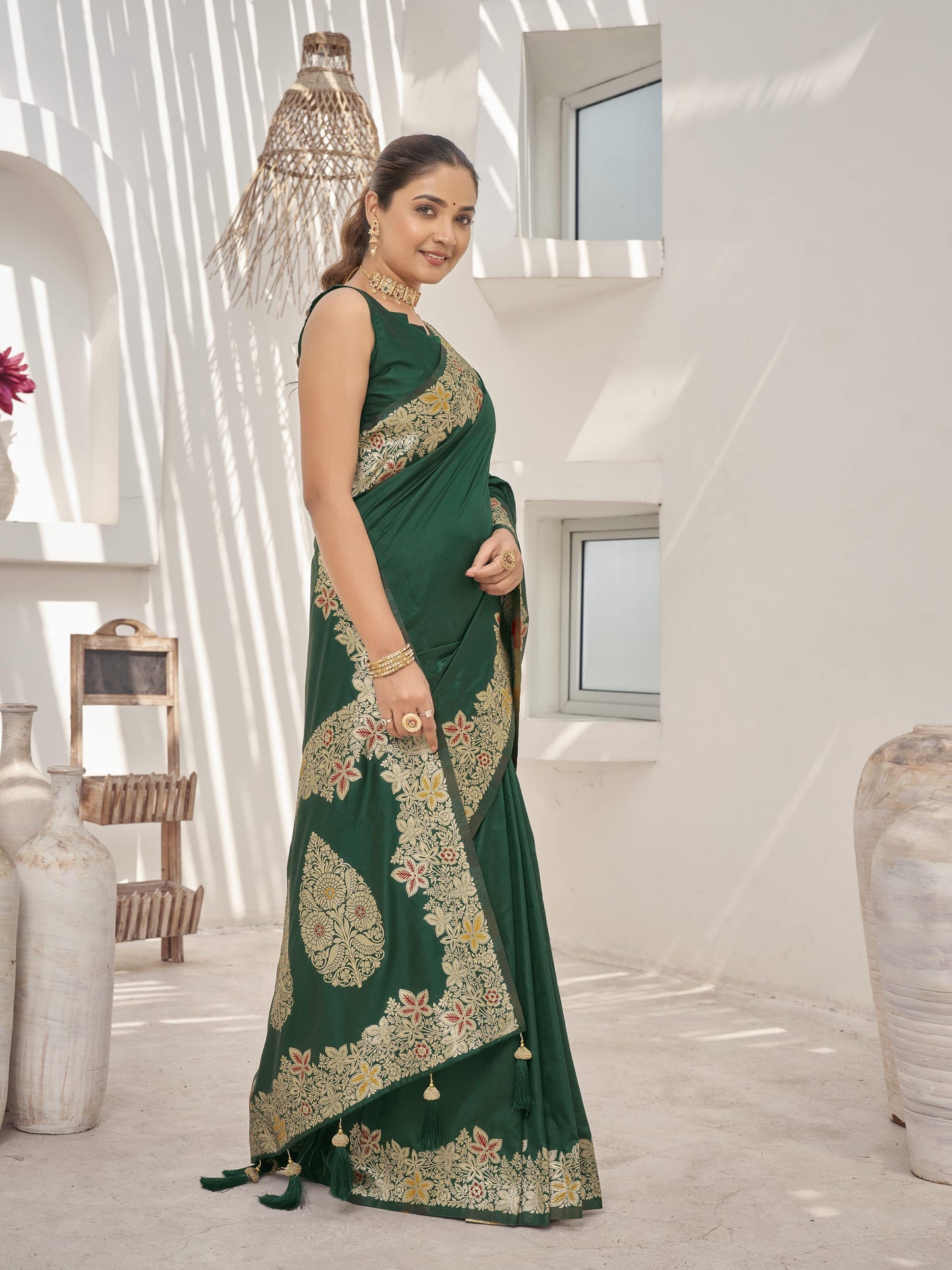 MANOHARI Banarasi Silk Blend Jacquard Work Saree - Green - Dista