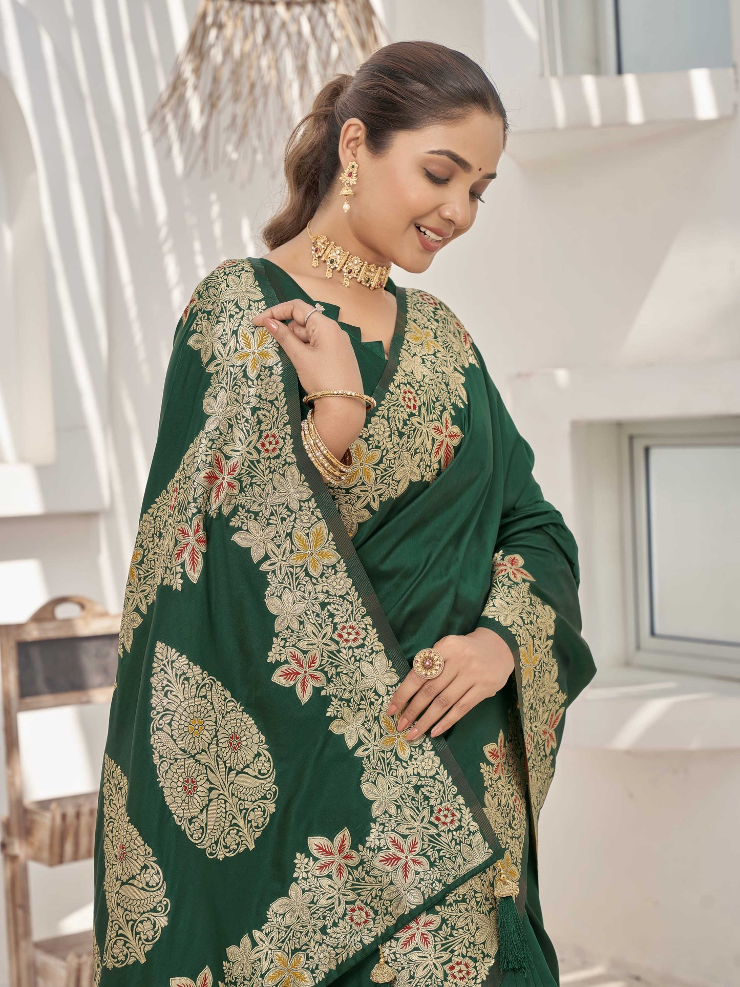 MANOHARI Banarasi Silk Blend Jacquard Work Saree - Green - Dista