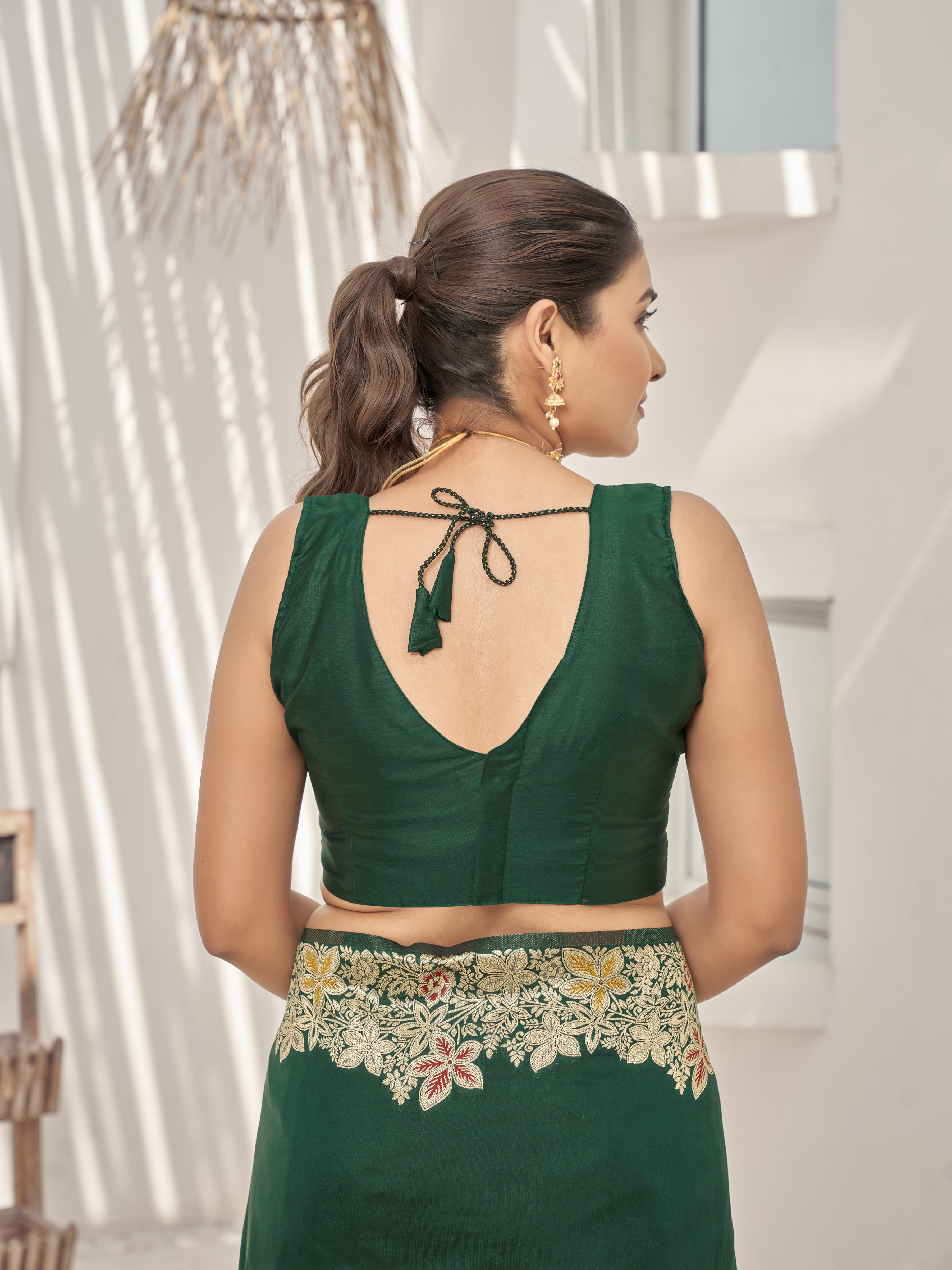 MANOHARI Banarasi Silk Blend Jacquard Work Saree - Green - Dista