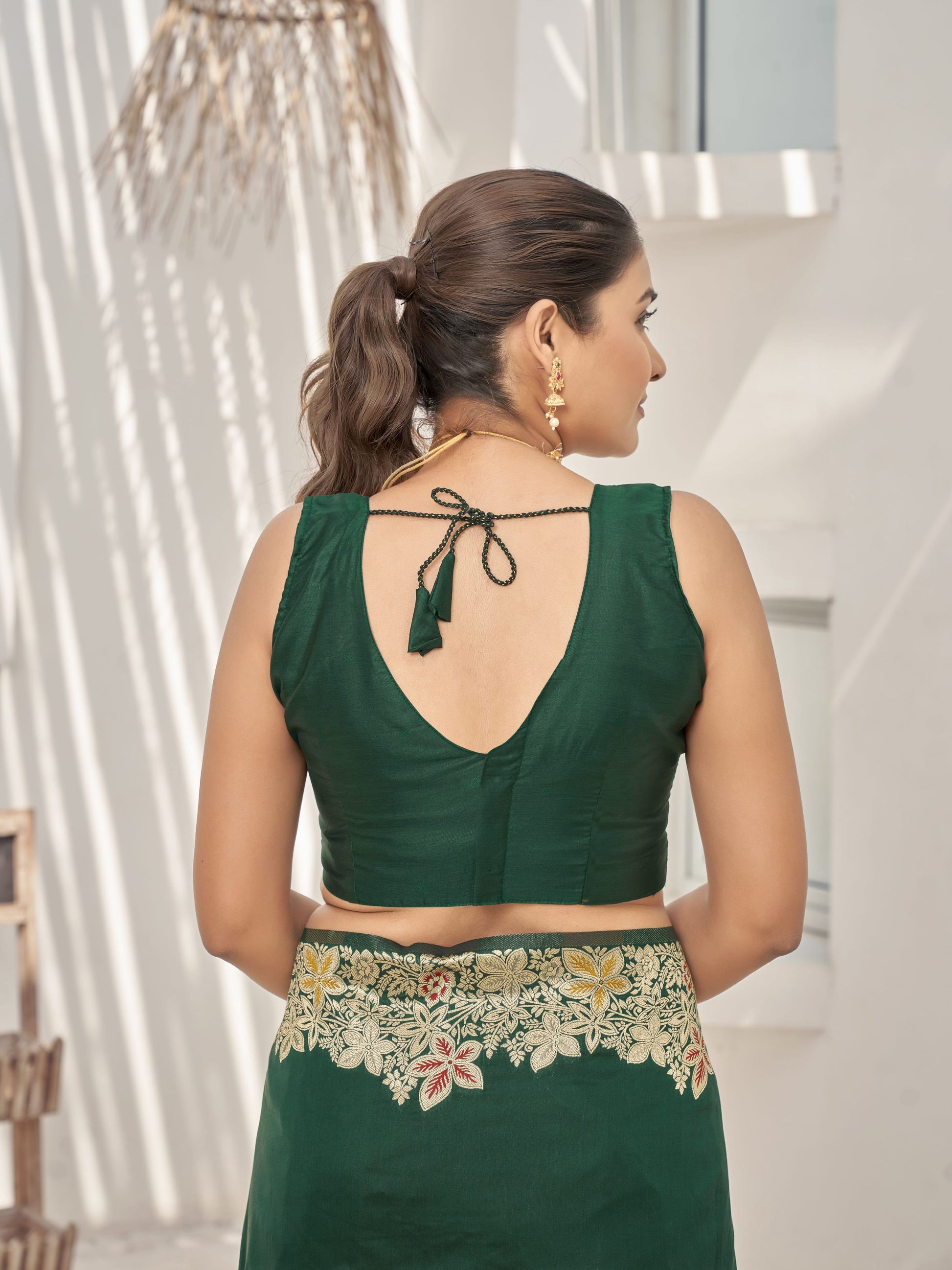 MANOHARI Banarasi Silk Blend Jacquard Work Saree - Green - Dista