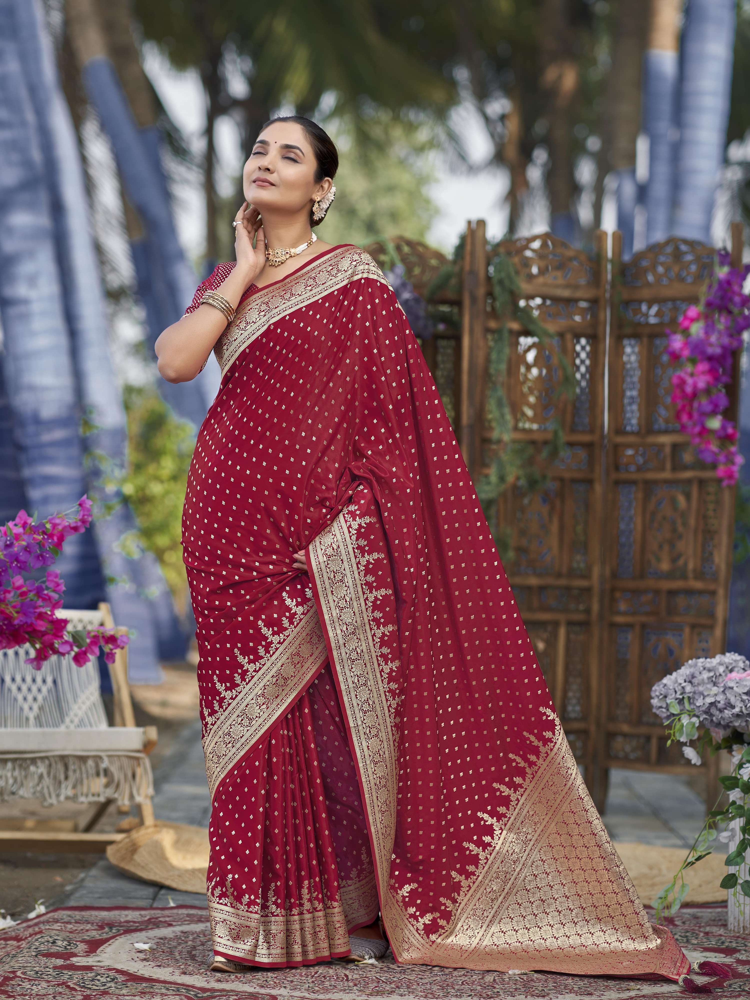 MANOHARI Banarasi Silk Blend Jacquard Work Saree - Red - Dista