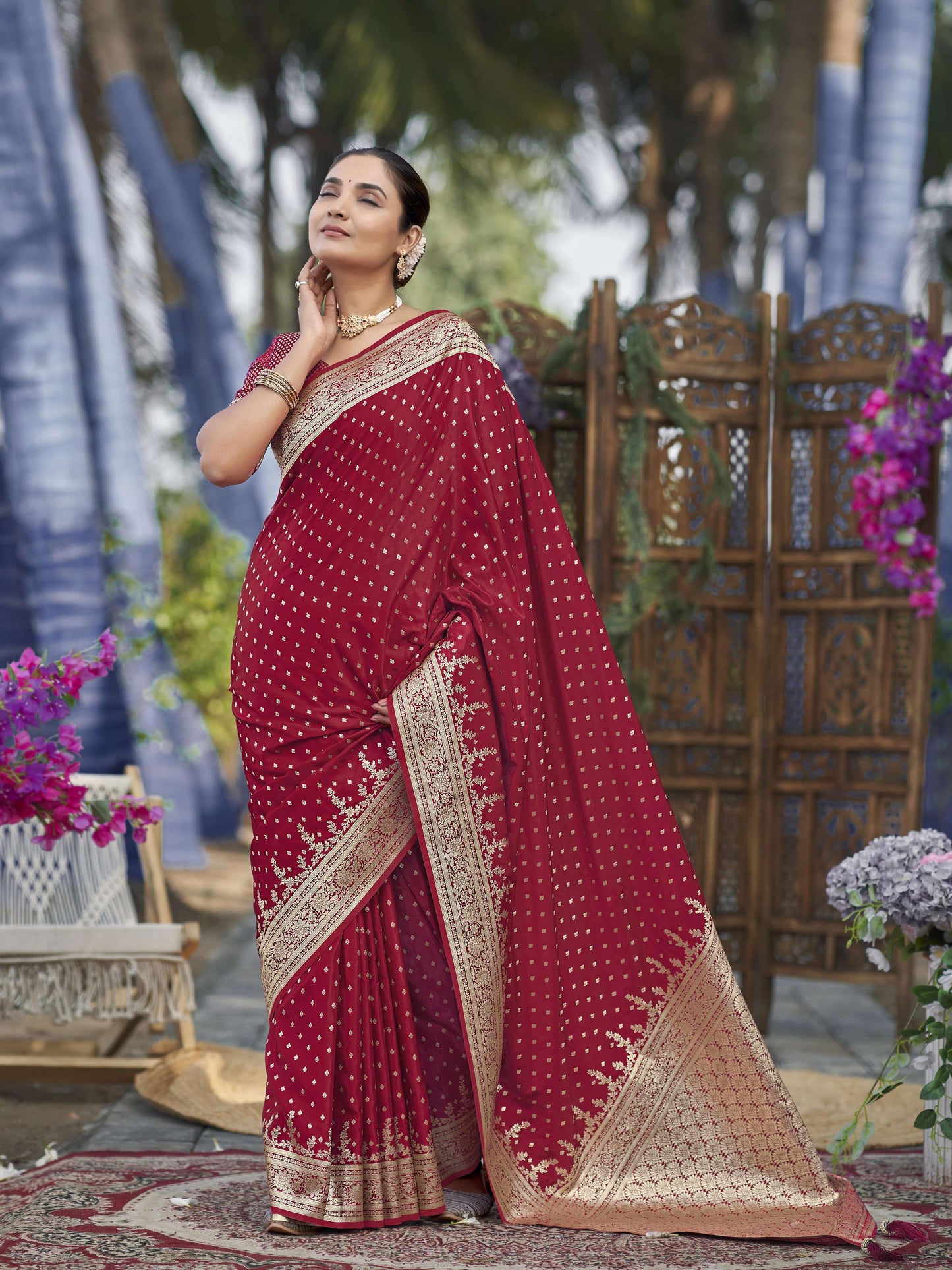MANOHARI Banarasi Silk Blend Jacquard Work Saree - Red - Dista