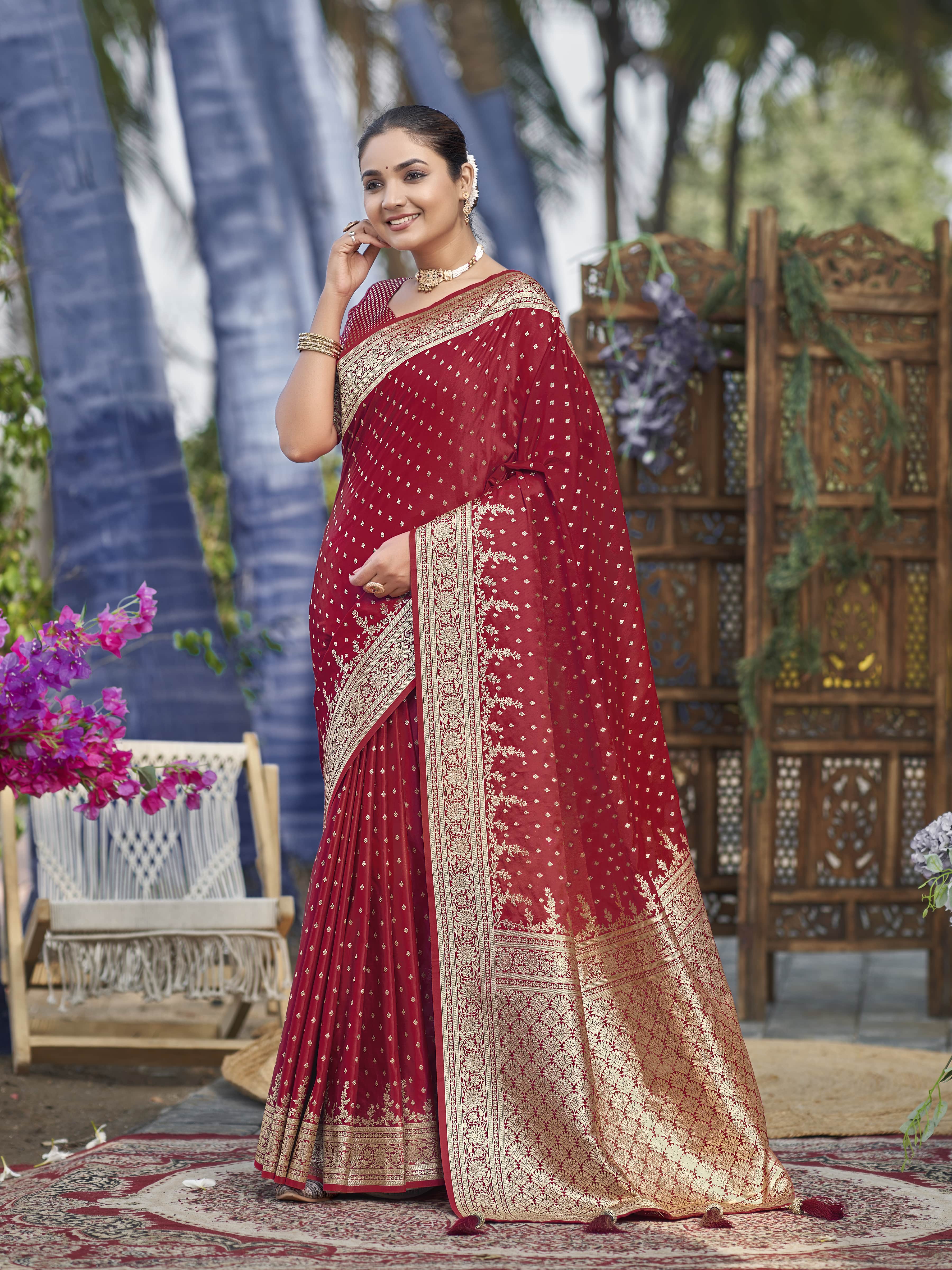 MANOHARI Banarasi Silk Blend Jacquard Work Saree - Red - Dista