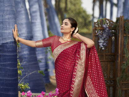 MANOHARI Banarasi Silk Blend Jacquard Work Saree - Red - Dista