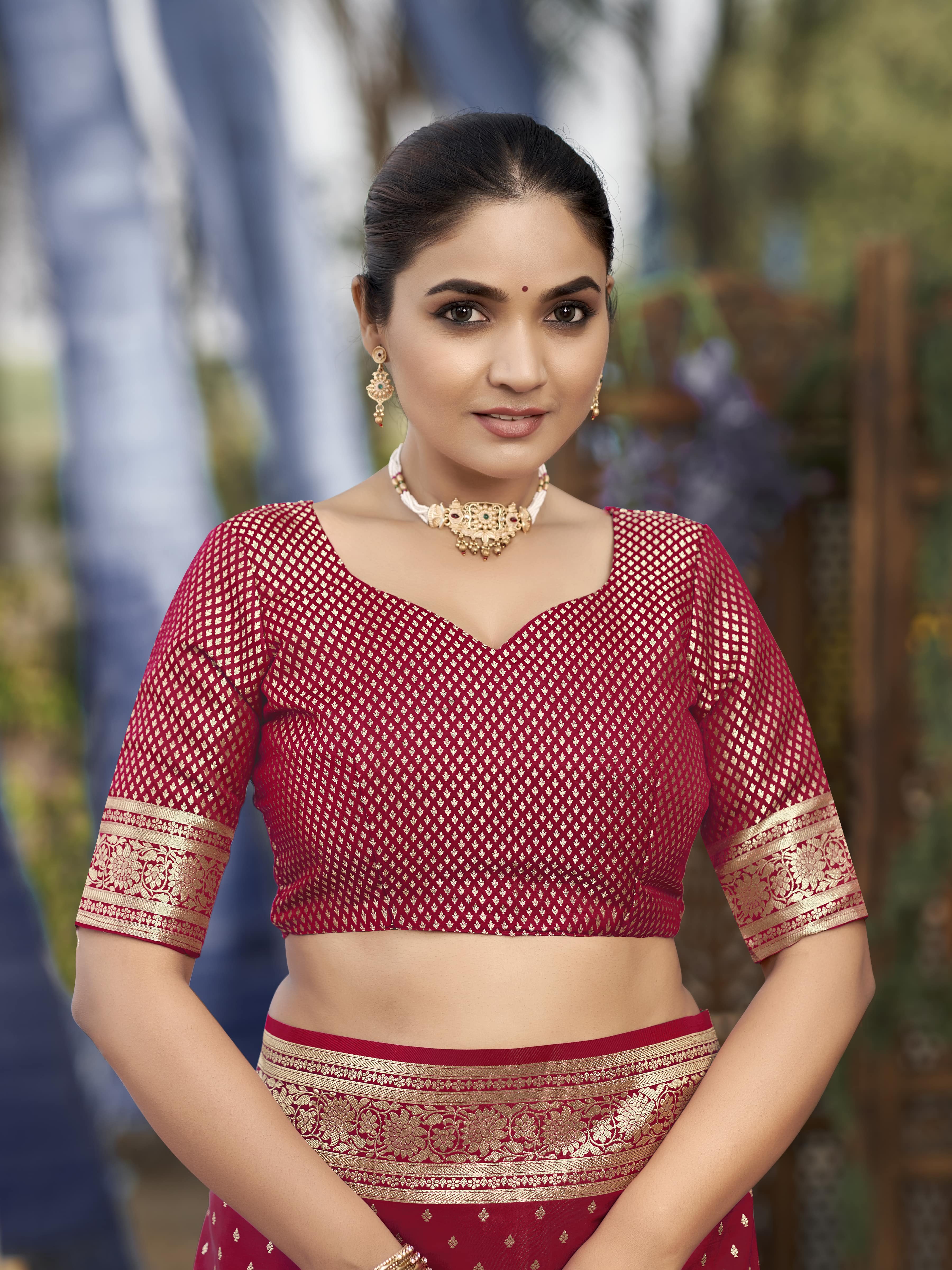 MANOHARI Banarasi Silk Blend Jacquard Work Saree - Red - Dista