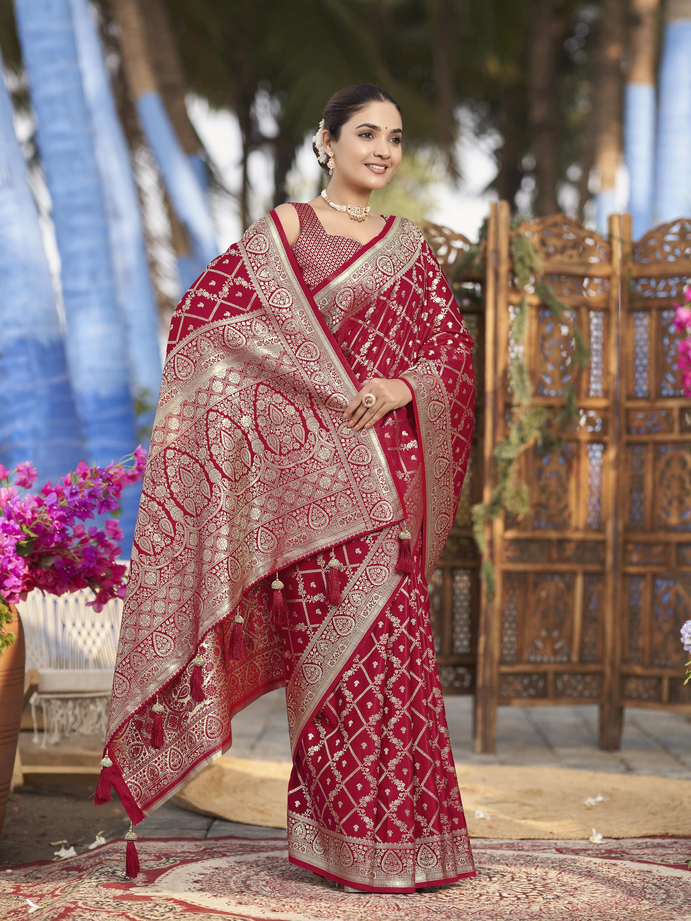 MANOHARI Banarasi Silk Blend Jacquard Work Saree - Red - Dista