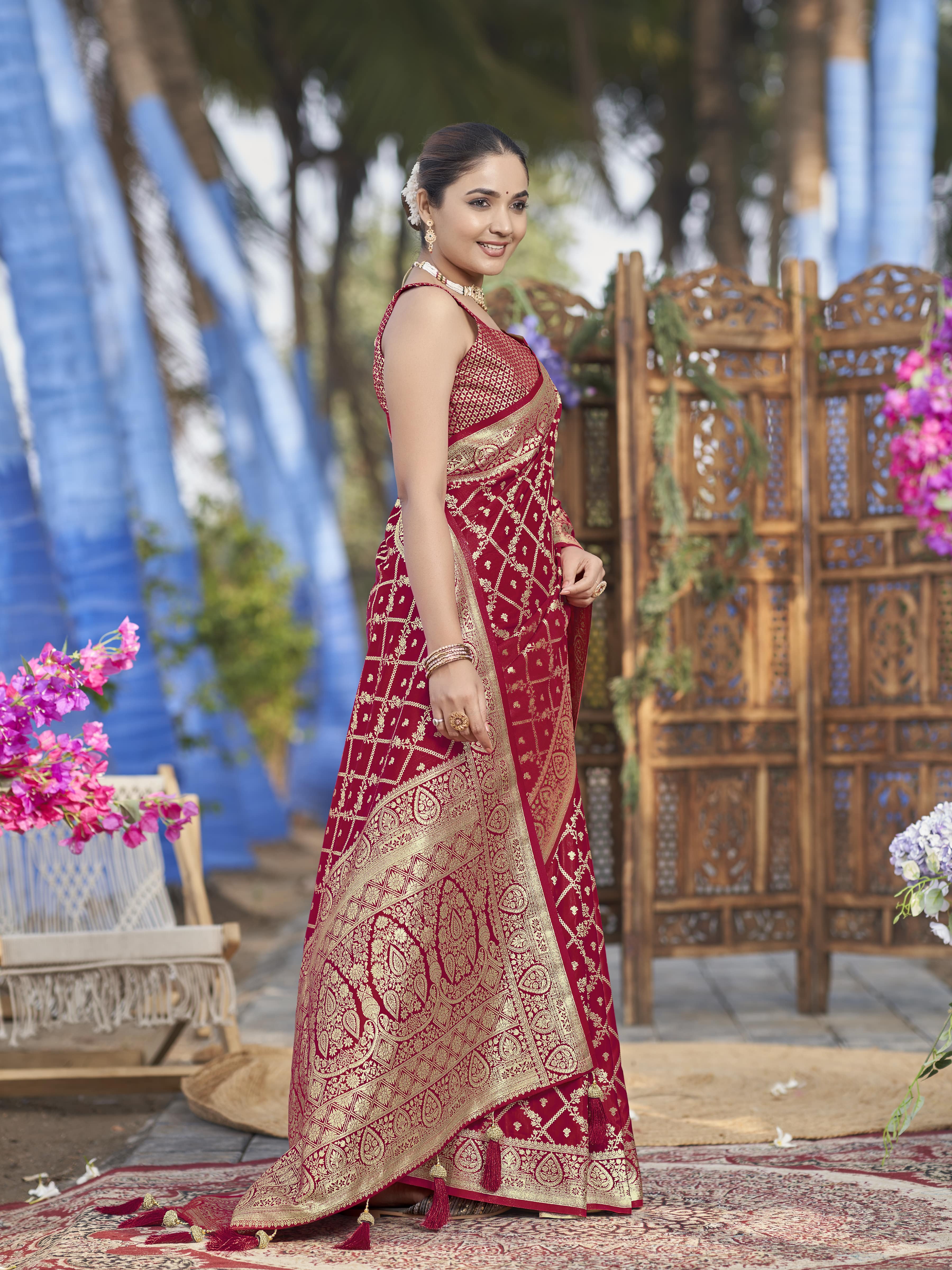 MANOHARI Banarasi Silk Blend Jacquard Work Saree - Red - Dista
