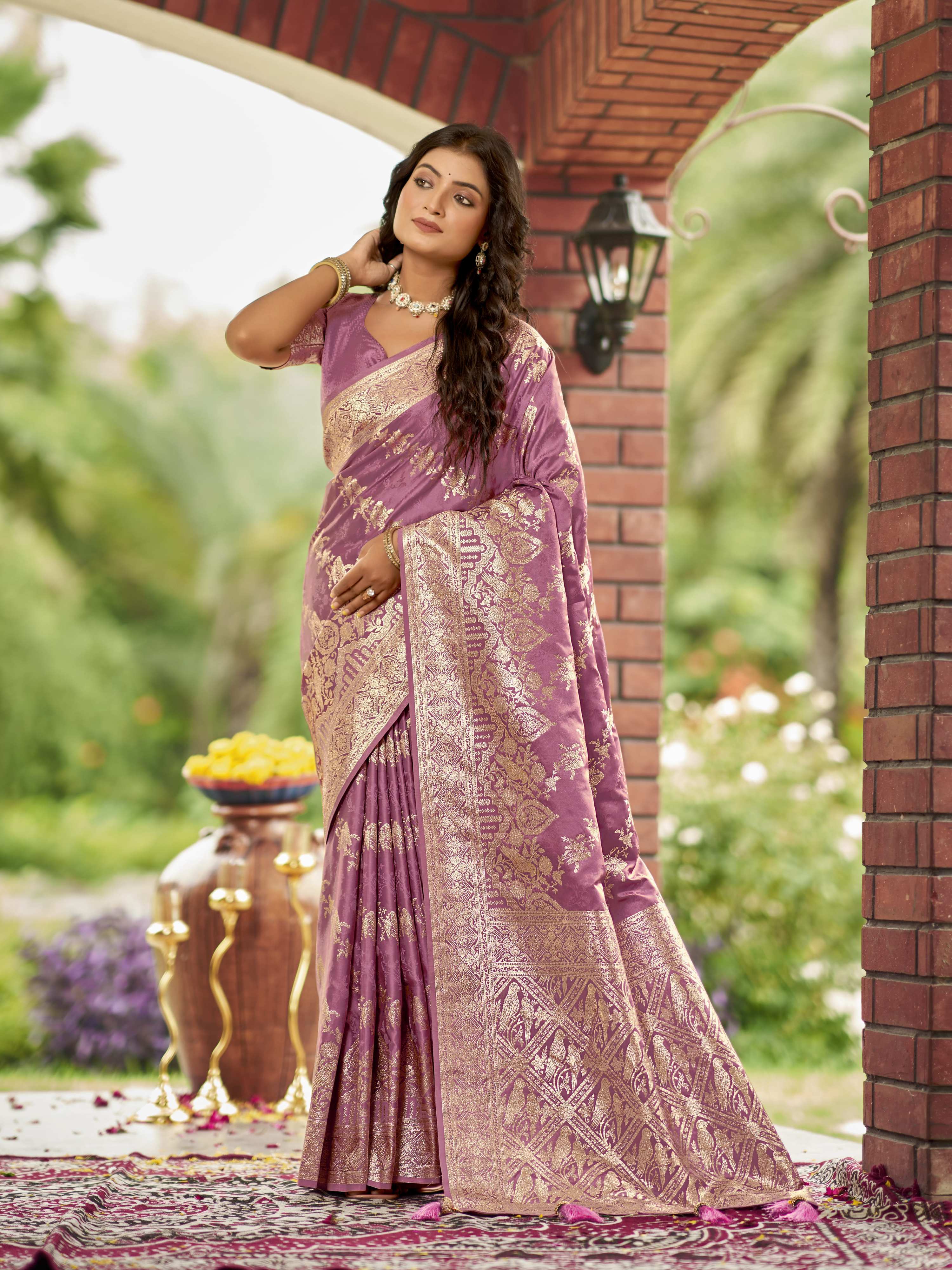MANOHARI Banarasi Silk Blend Jacquard Work Saree - Pink - Dista