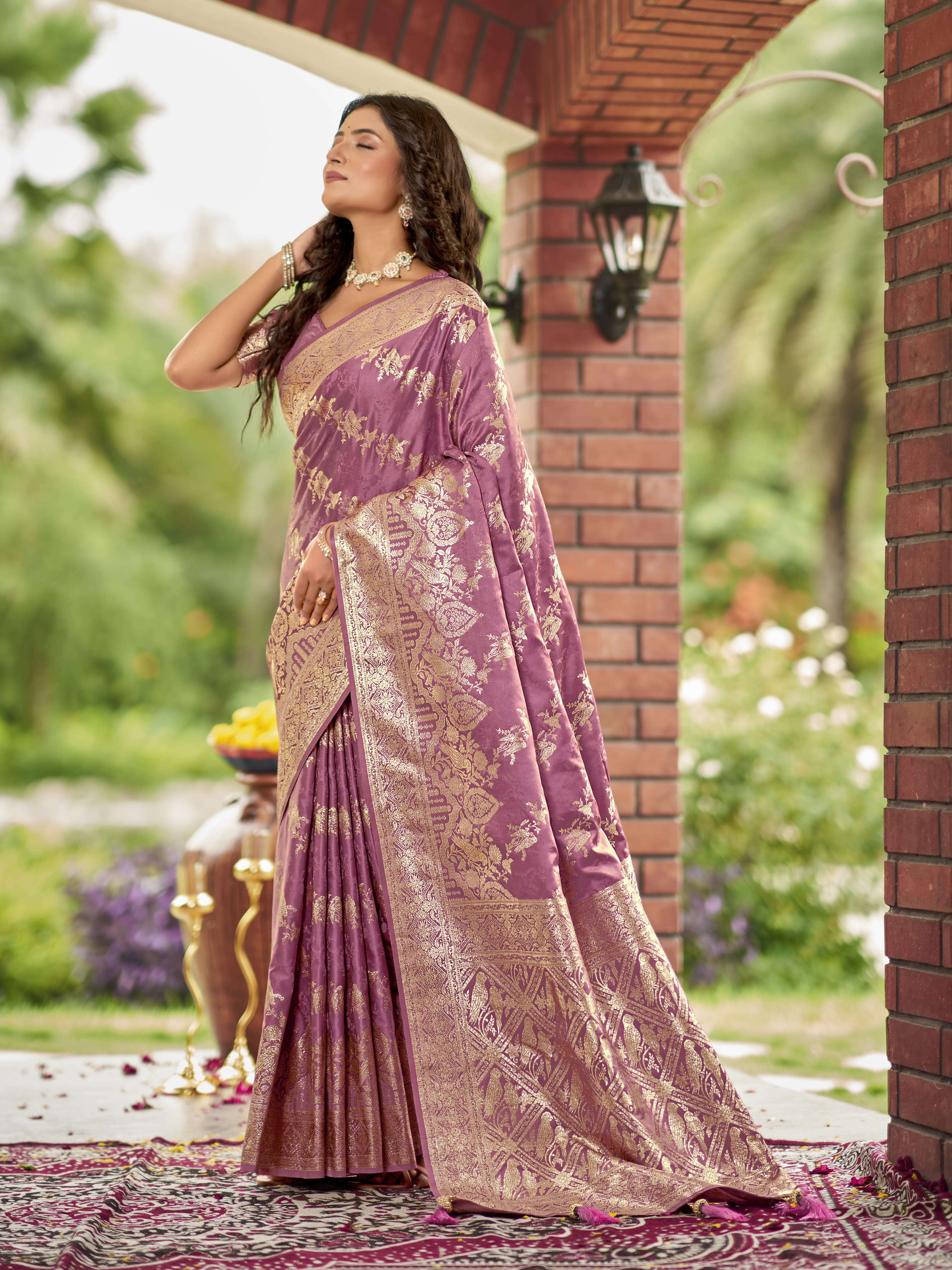 MANOHARI Banarasi Silk Blend Jacquard Work Saree - Pink - Dista